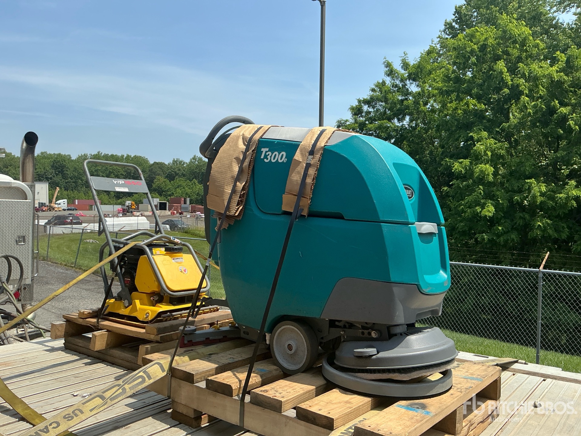 Photo of a  Tennant  T300E