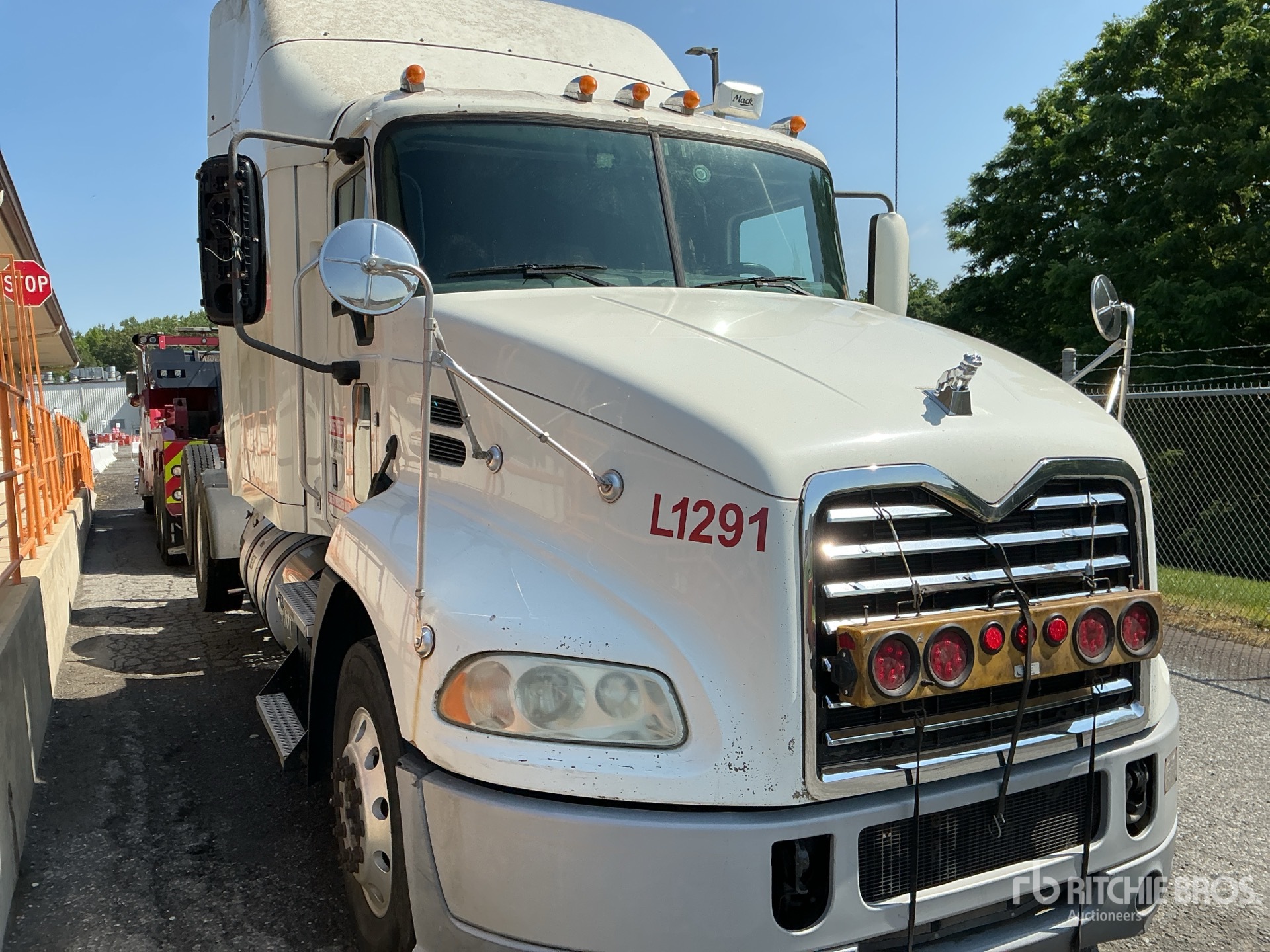 Photo of a 2015 Mack CXU613