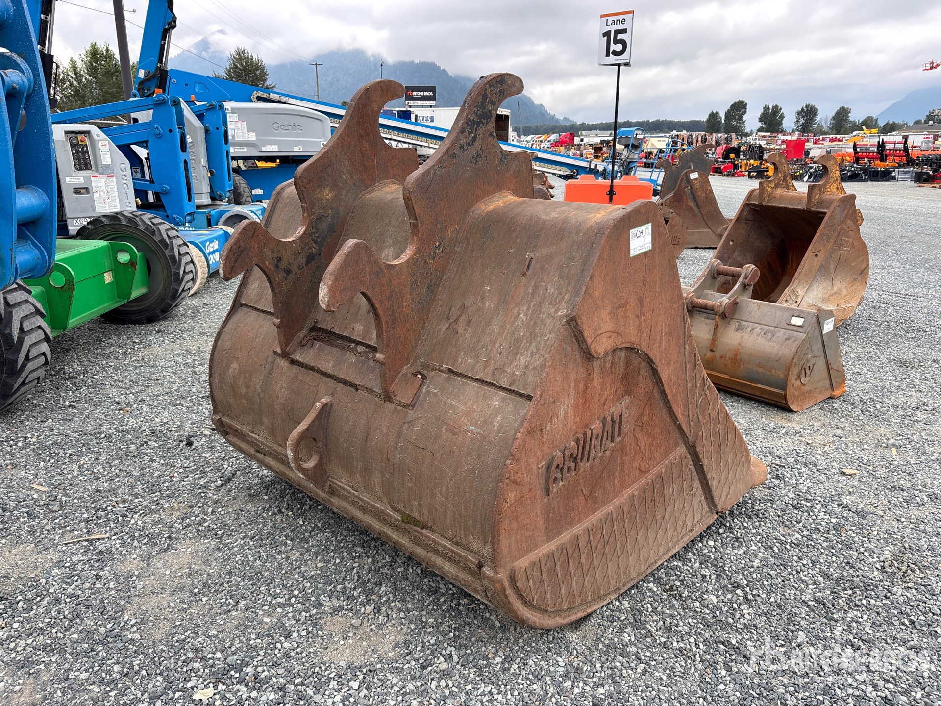 General Appearance with Picture, Right Rear Corner