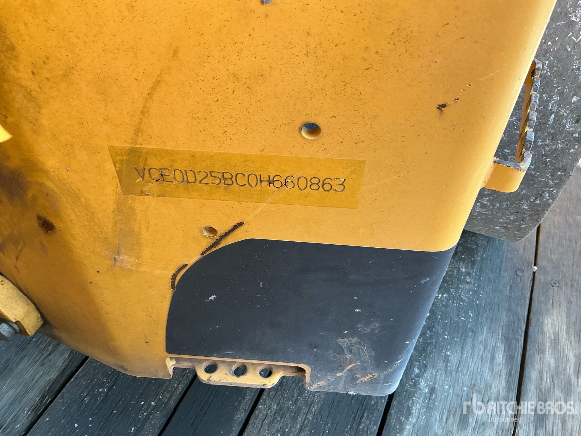 Photo of a 2018 Volvo DD25B