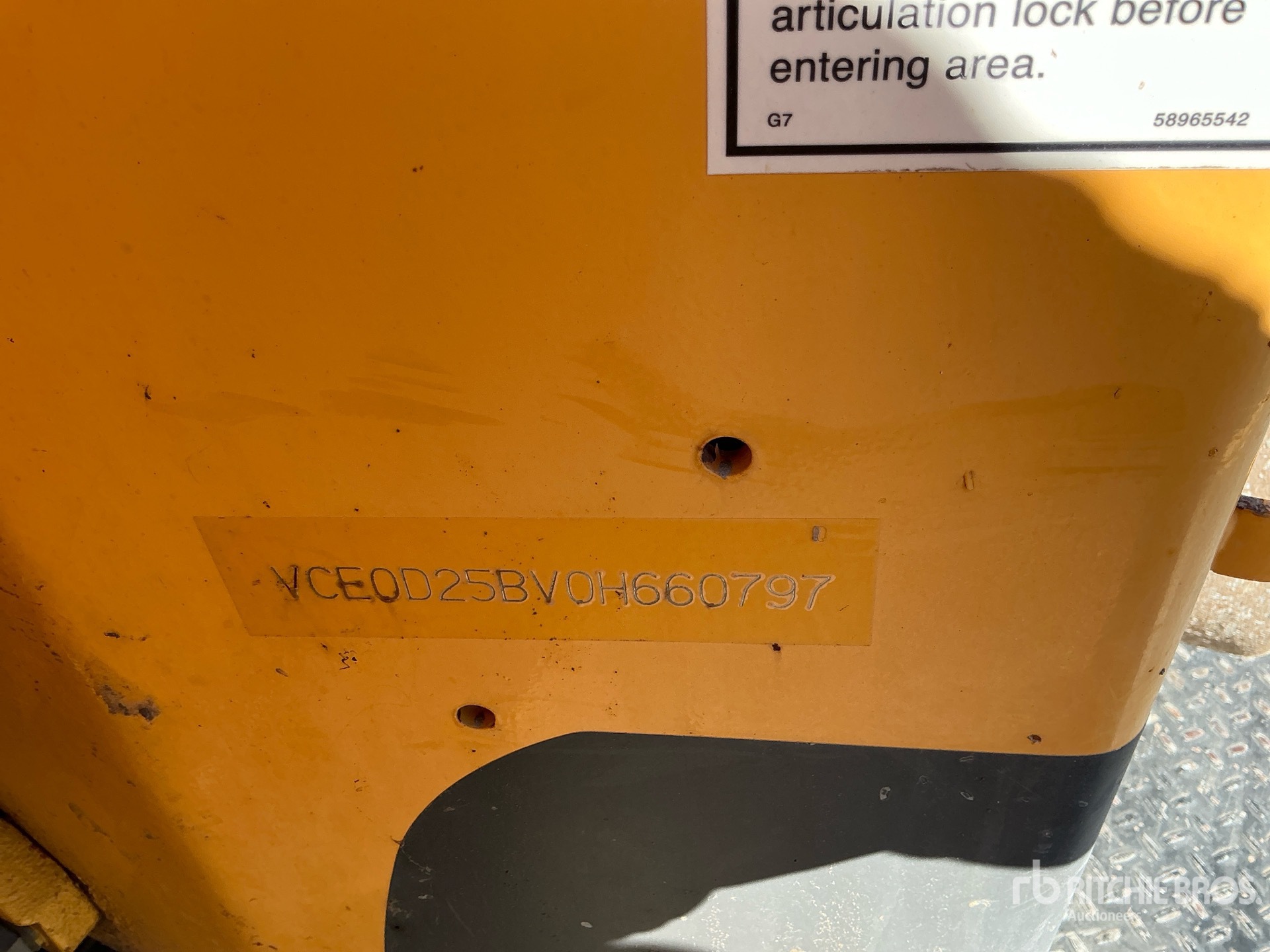 Photo of a 2017 Volvo DD25B