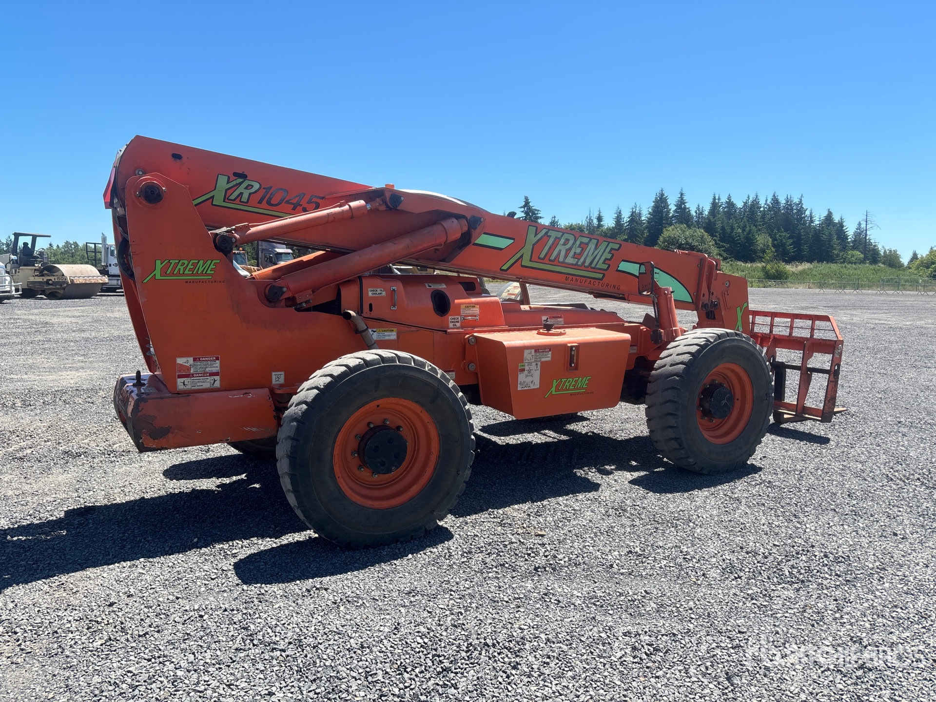 General Appearance with Picture, Right Rear Corner