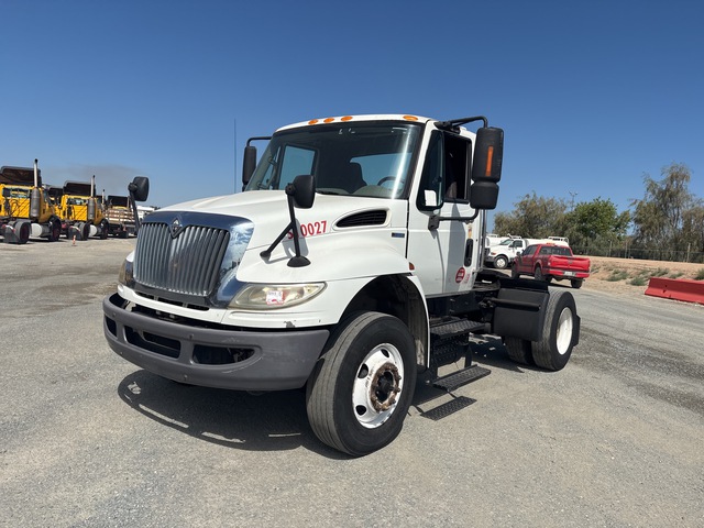 2011 International 4400 4x2 S/A Day Cab Truck Tractor