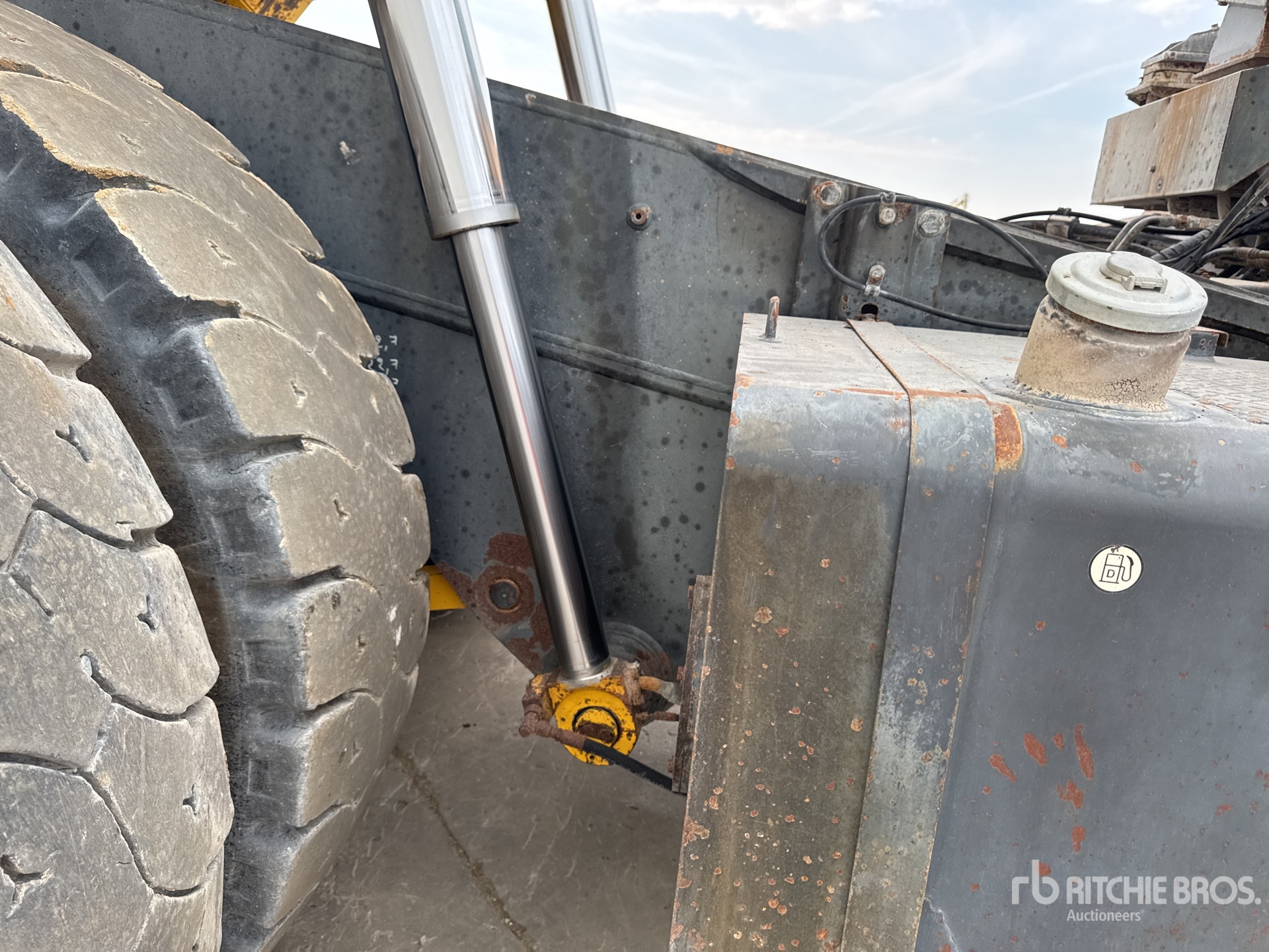 2007 Komatsu HD405-7
