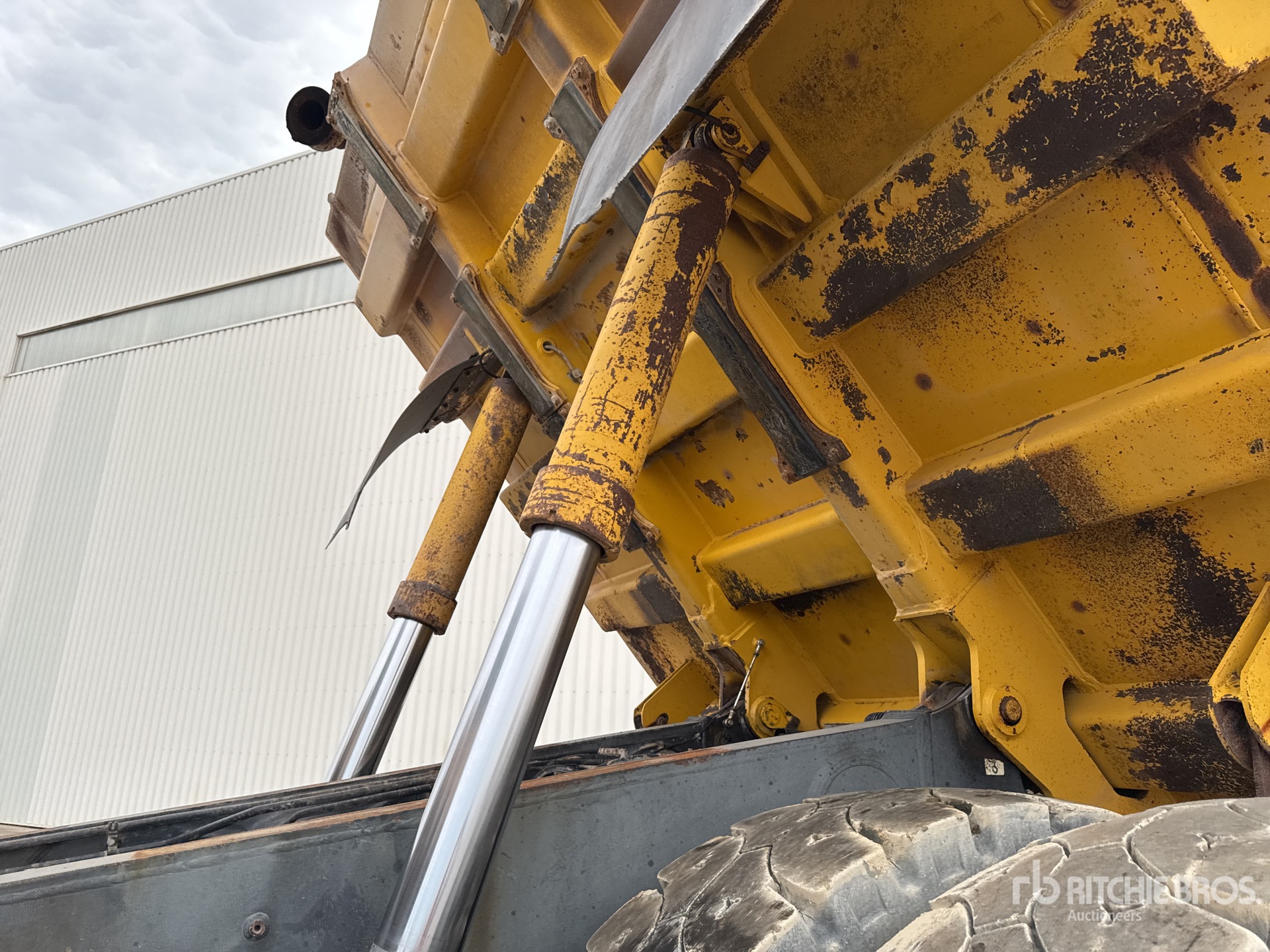 2007 Komatsu HD405-7