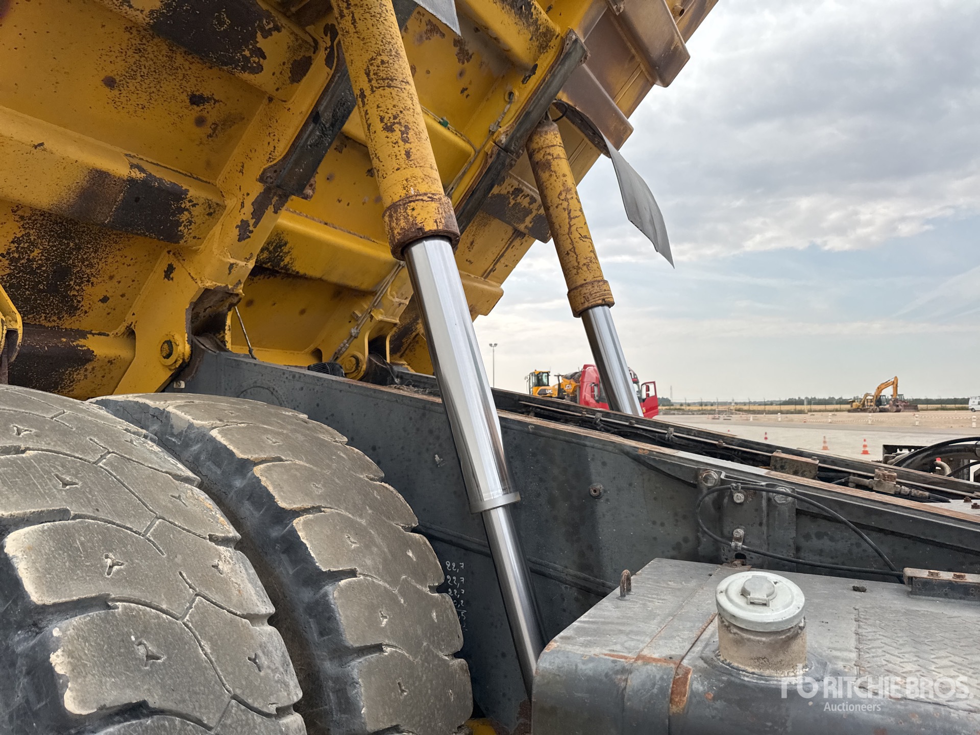 2007 Komatsu HD405-7