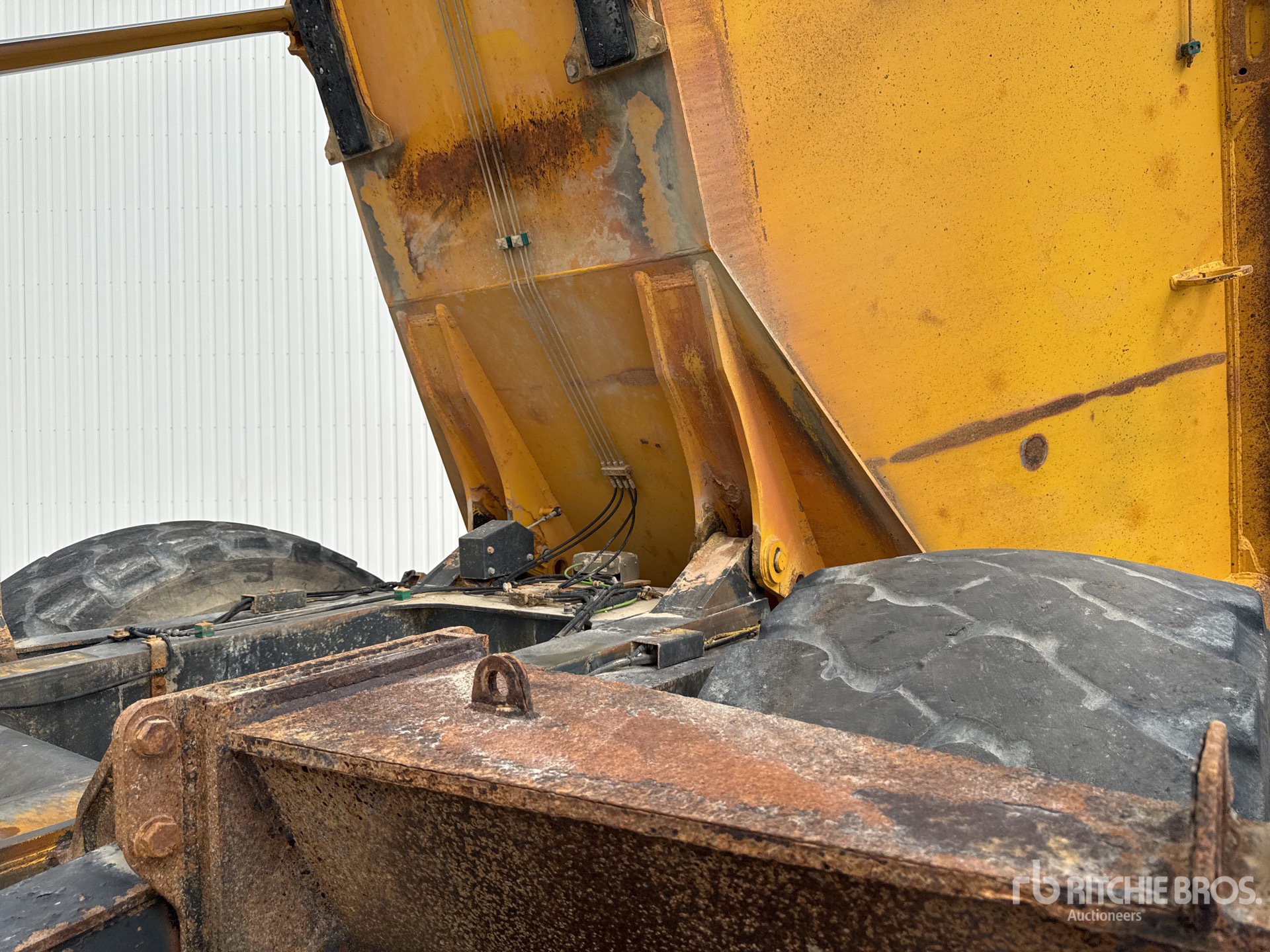 2013 Komatsu HM400-3