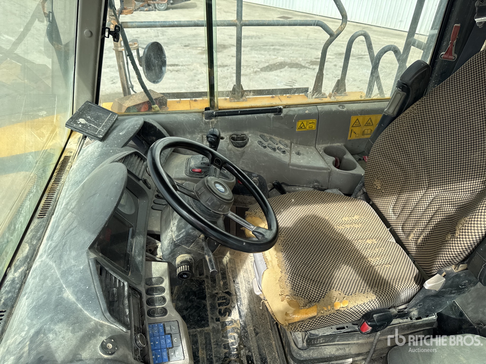 2013 Komatsu HM400-3