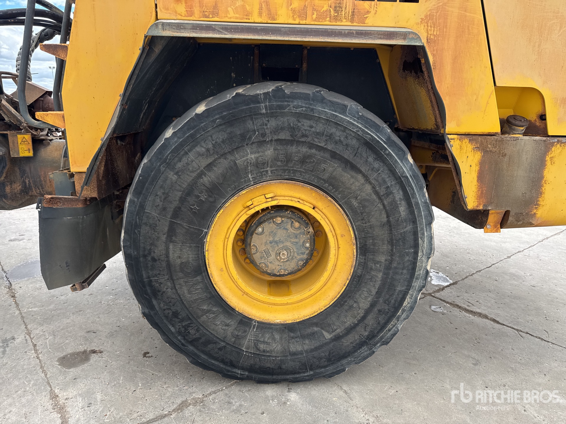 2013 Komatsu HM400-3