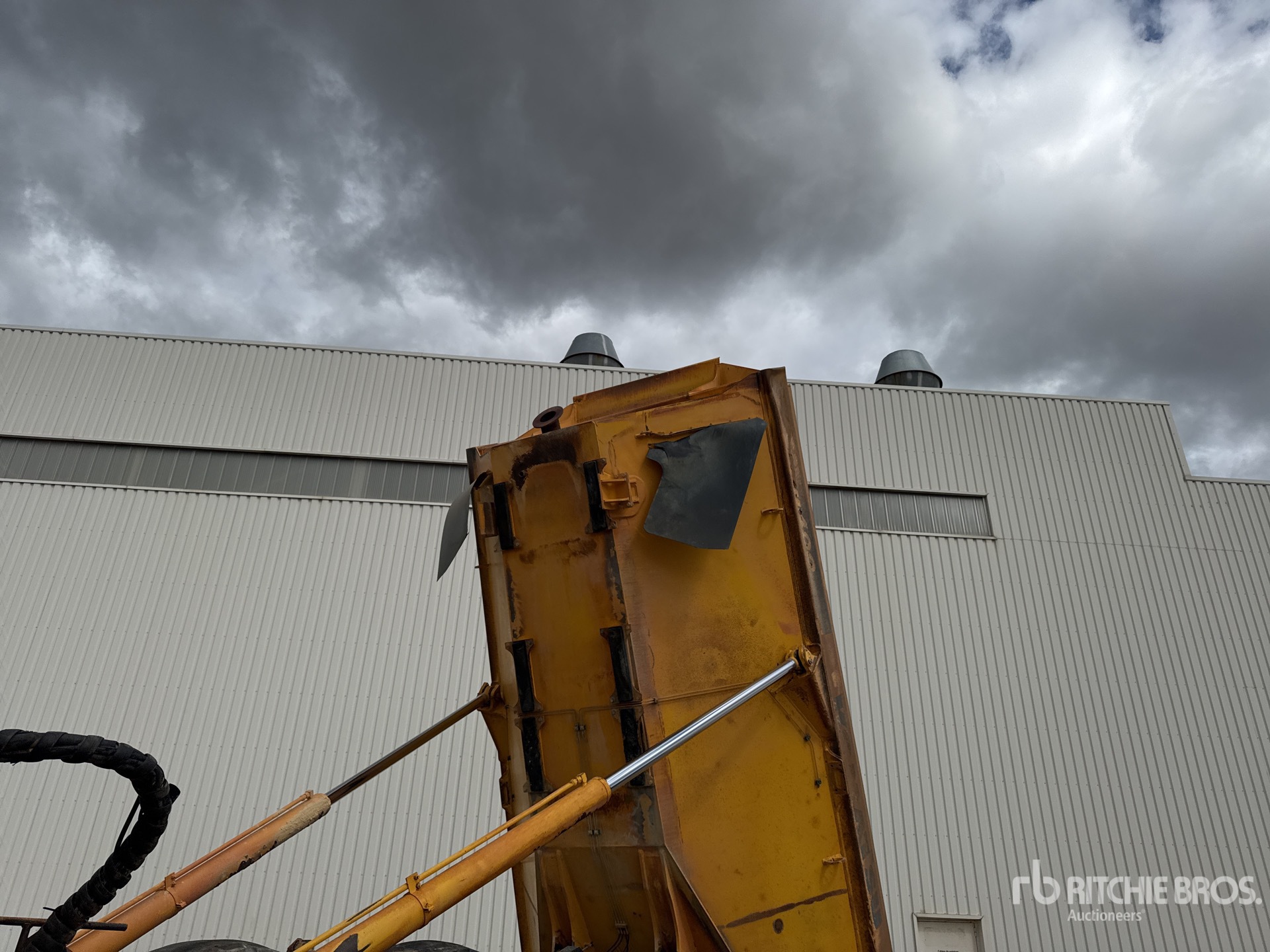 2013 Komatsu HM400-3