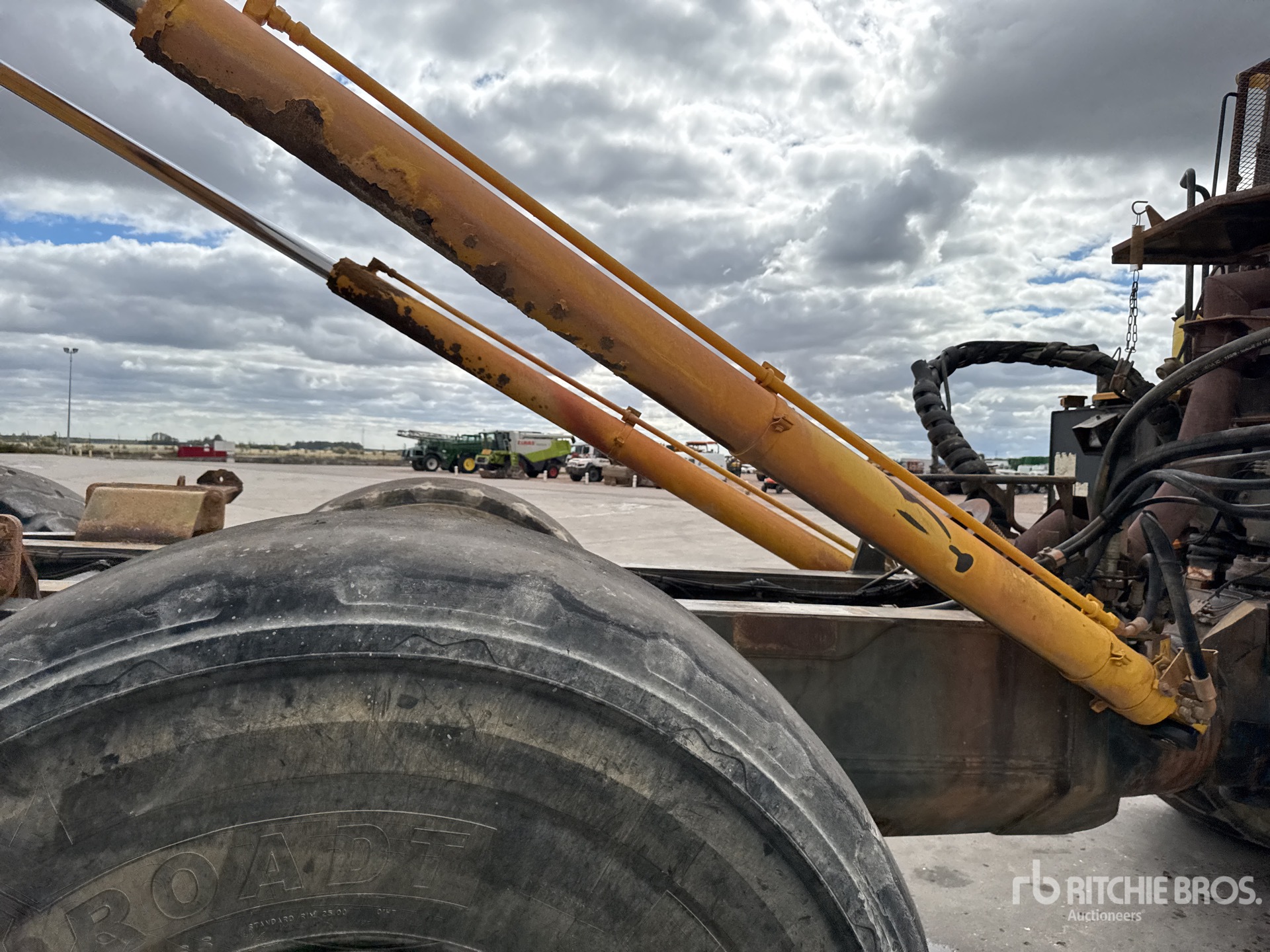 2013 Komatsu HM400-3