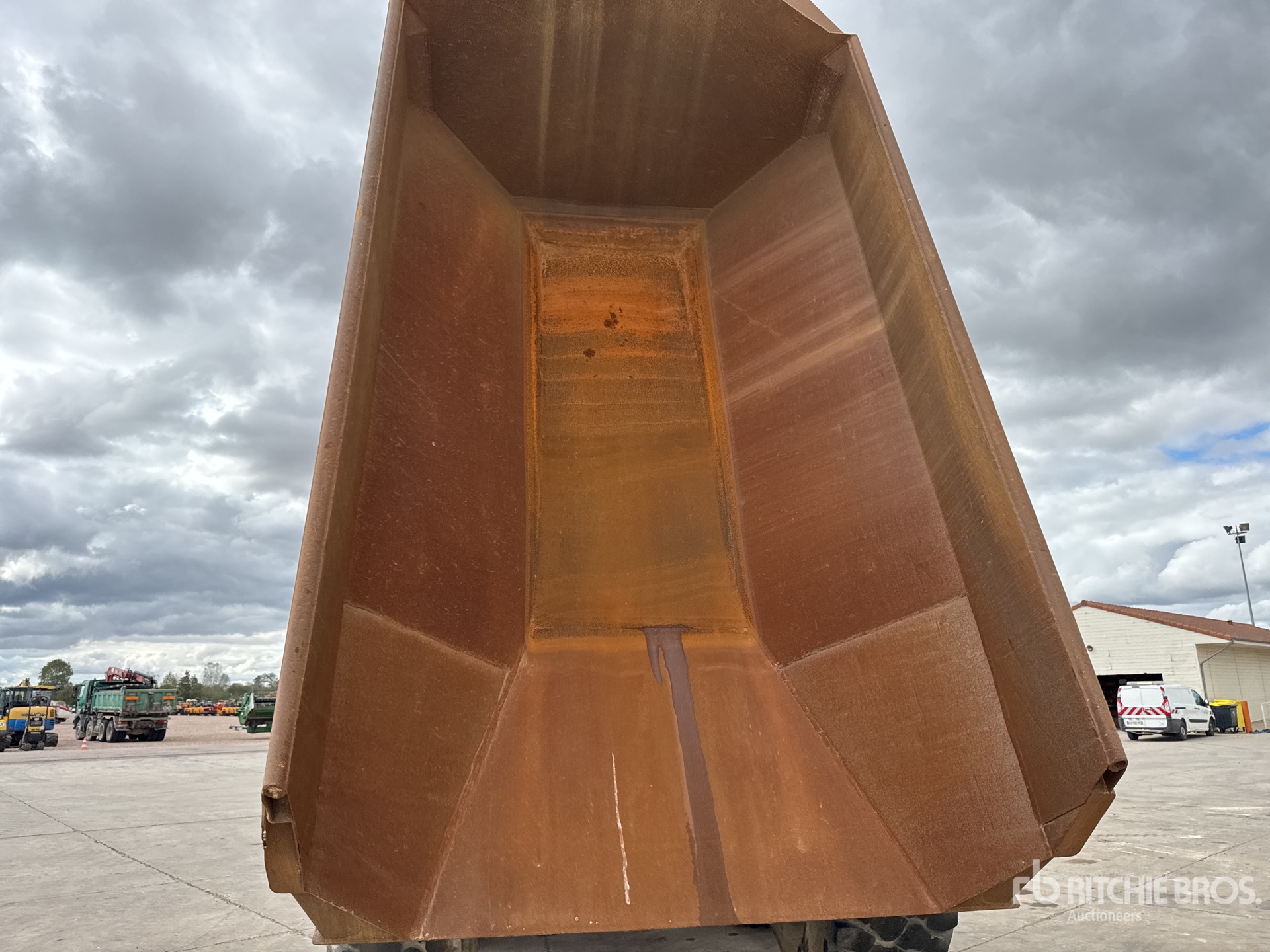 2013 Komatsu HM400-3
