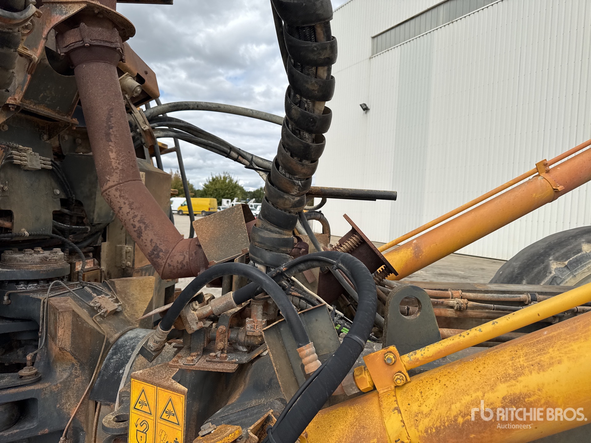 2013 Komatsu HM400-3