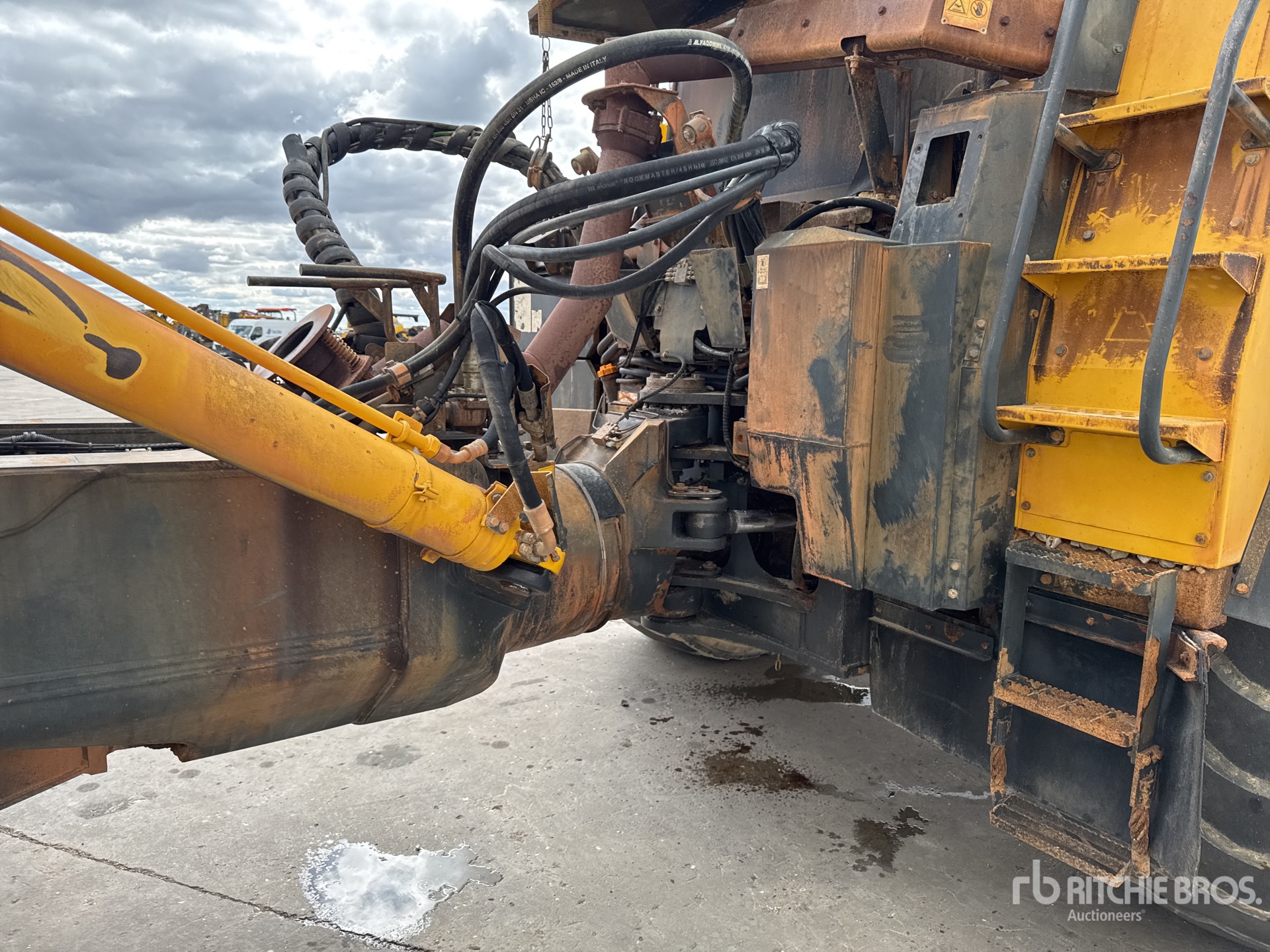 2013 Komatsu HM400-3