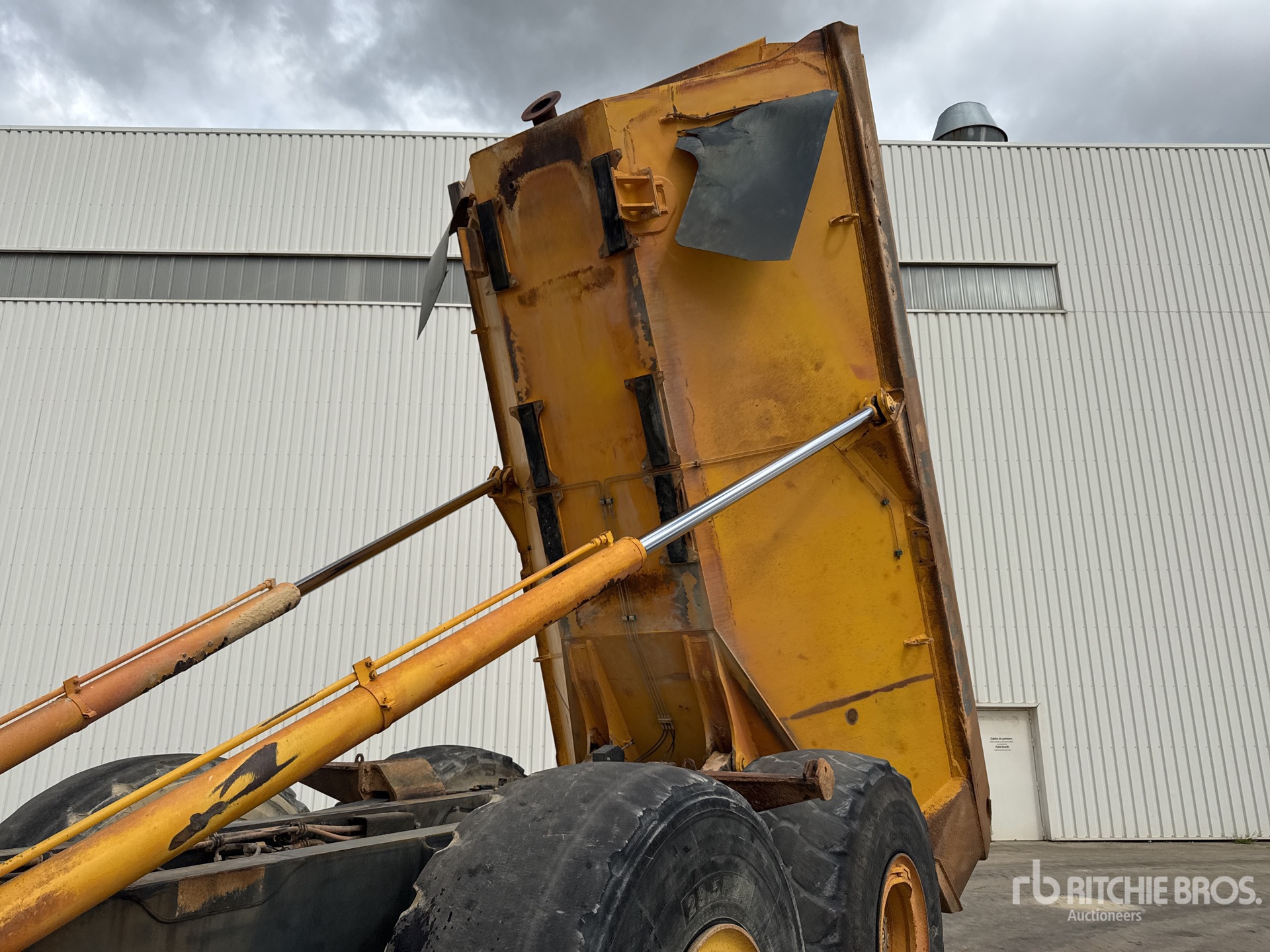 2013 Komatsu HM400-3