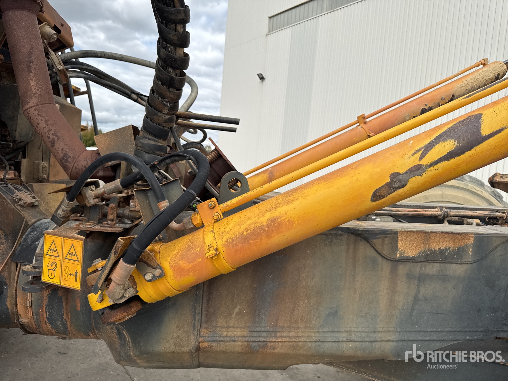 2013 Komatsu HM400-3