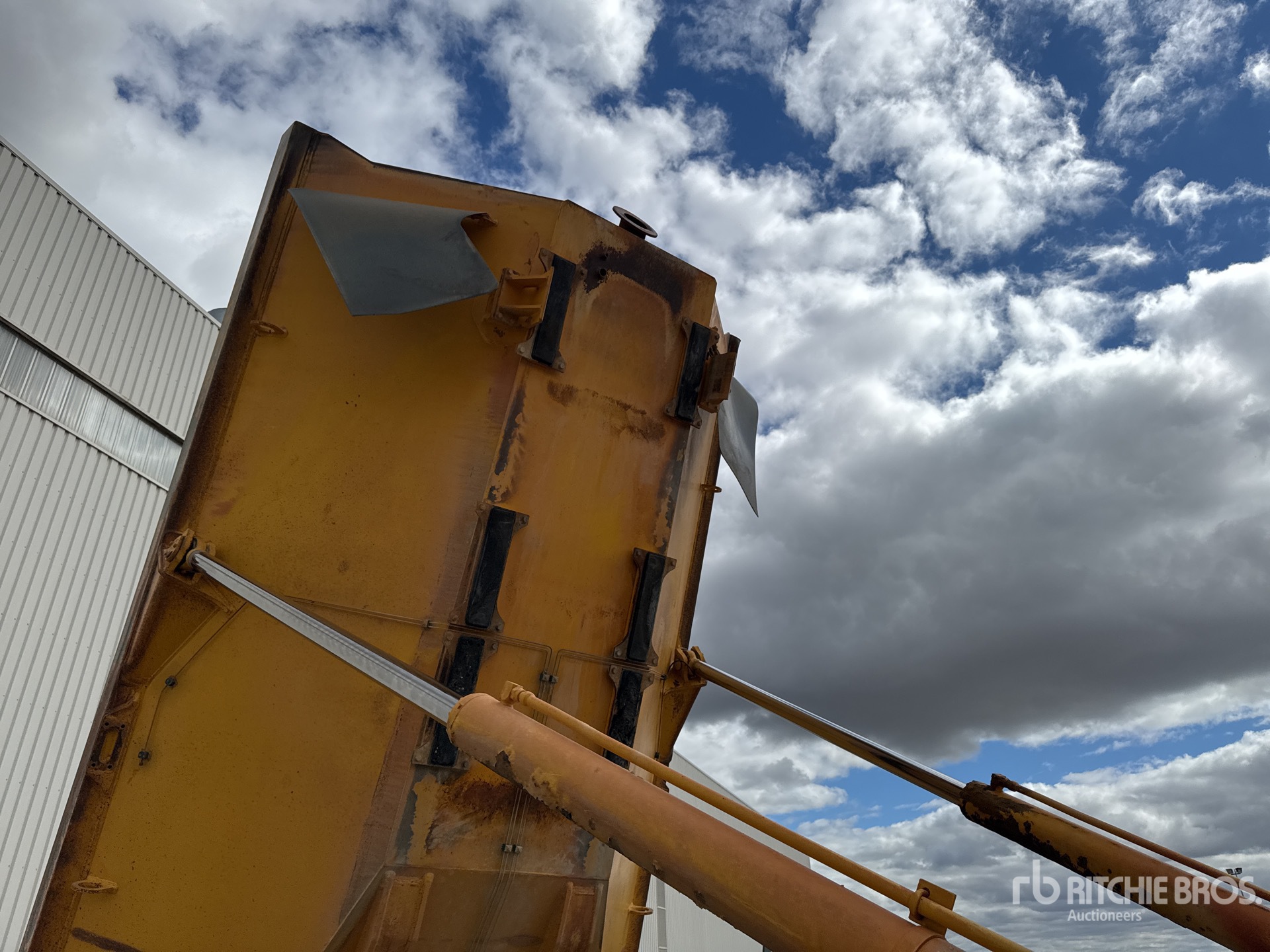 2013 Komatsu HM400-3
