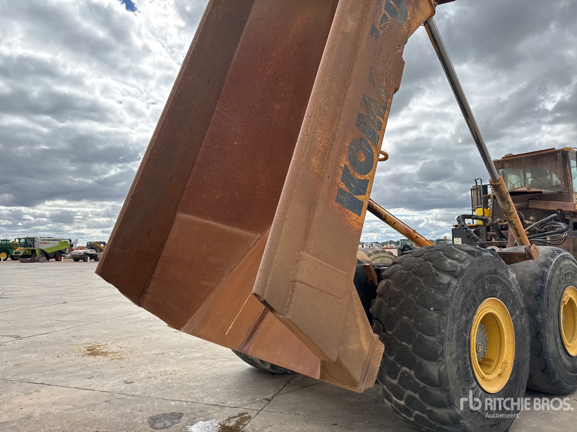 2013 Komatsu HM400-3