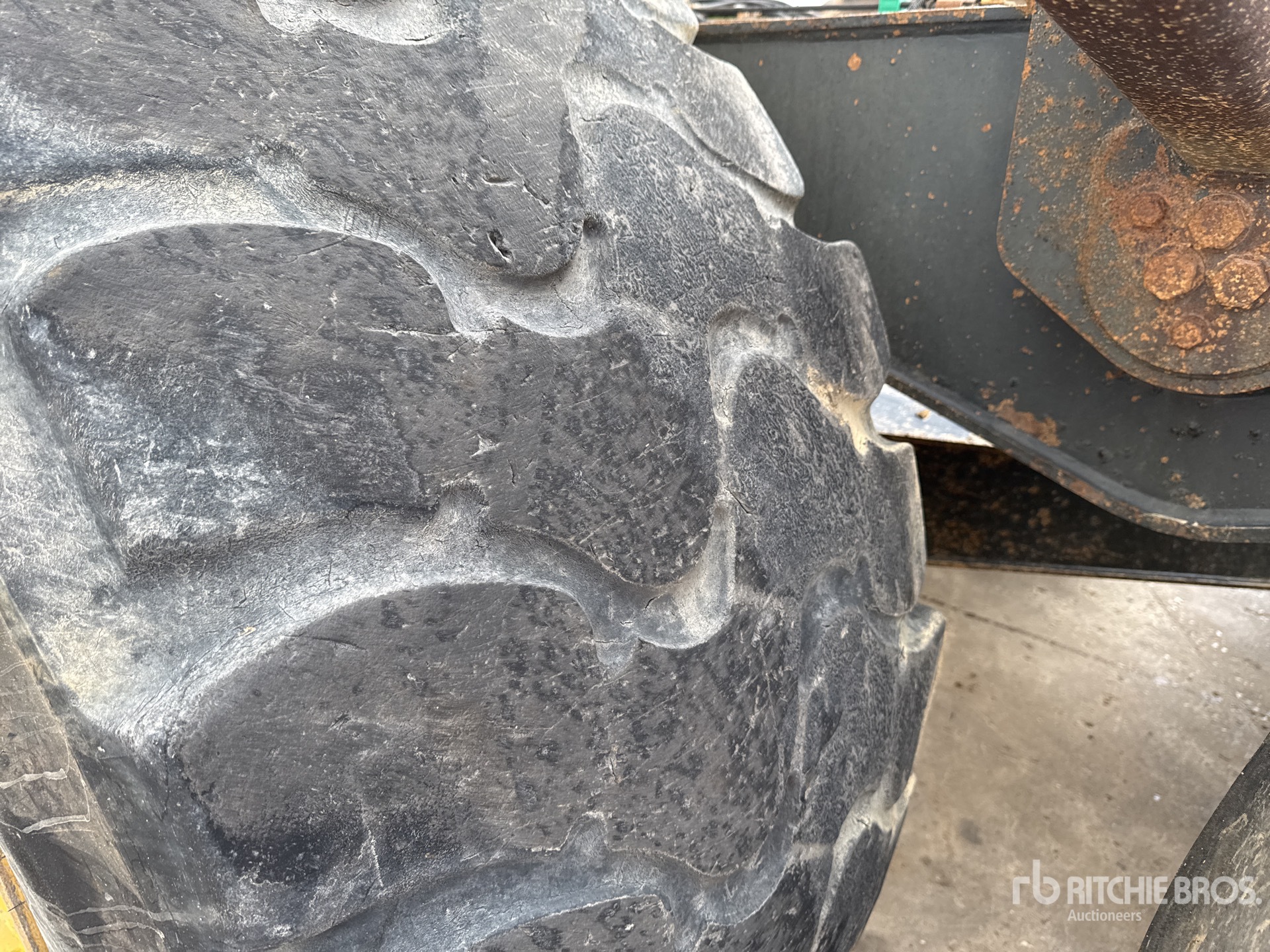 2013 Komatsu HM400-3