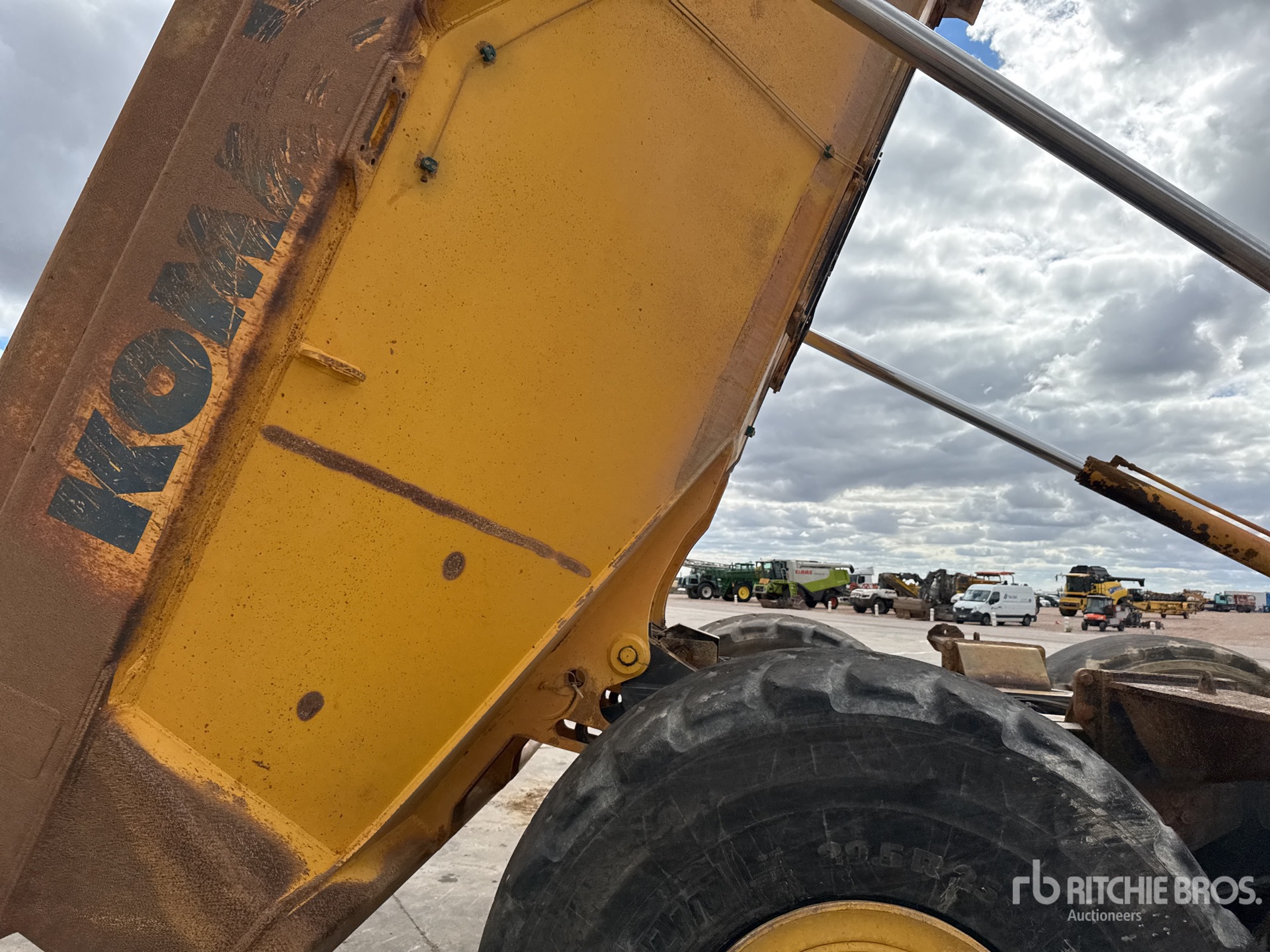 2013 Komatsu HM400-3