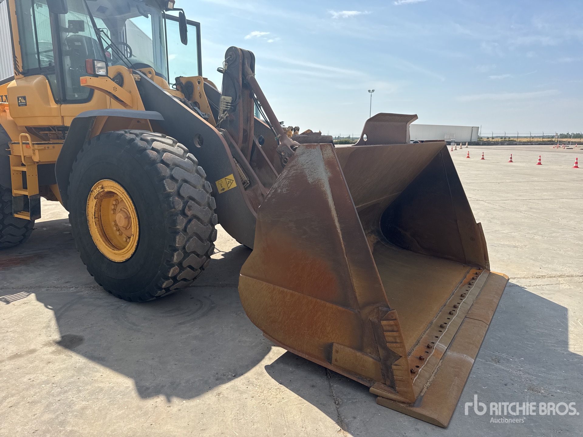 2010 Volvo L120F