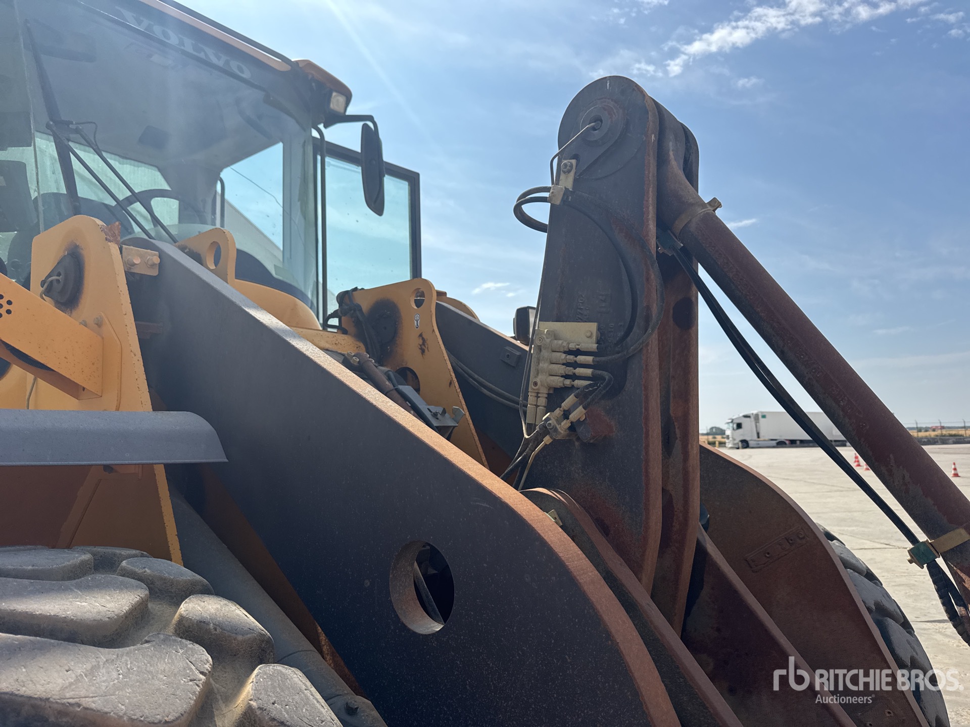 2010 Volvo L120F