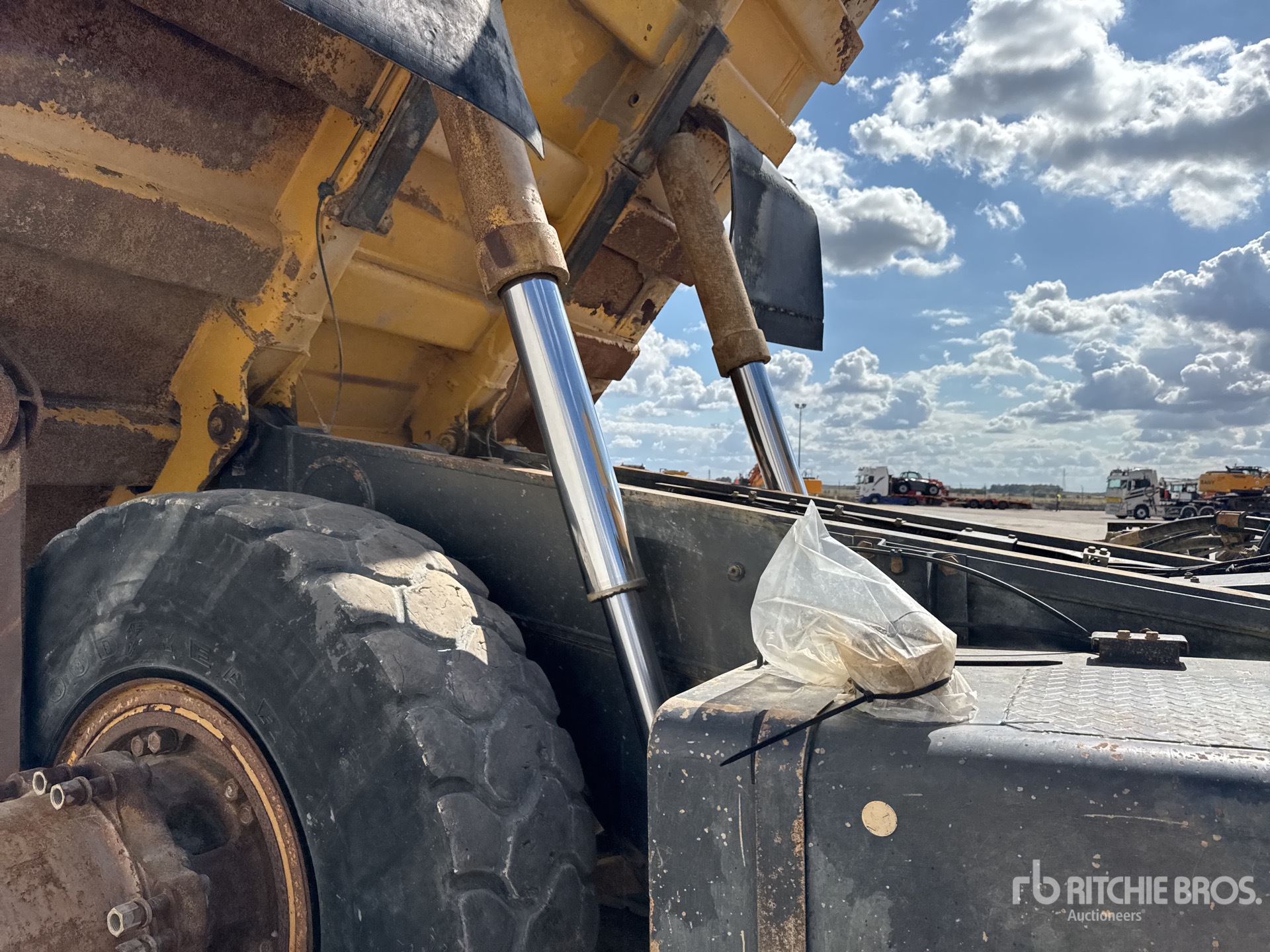 2007 Komatsu HD405-7