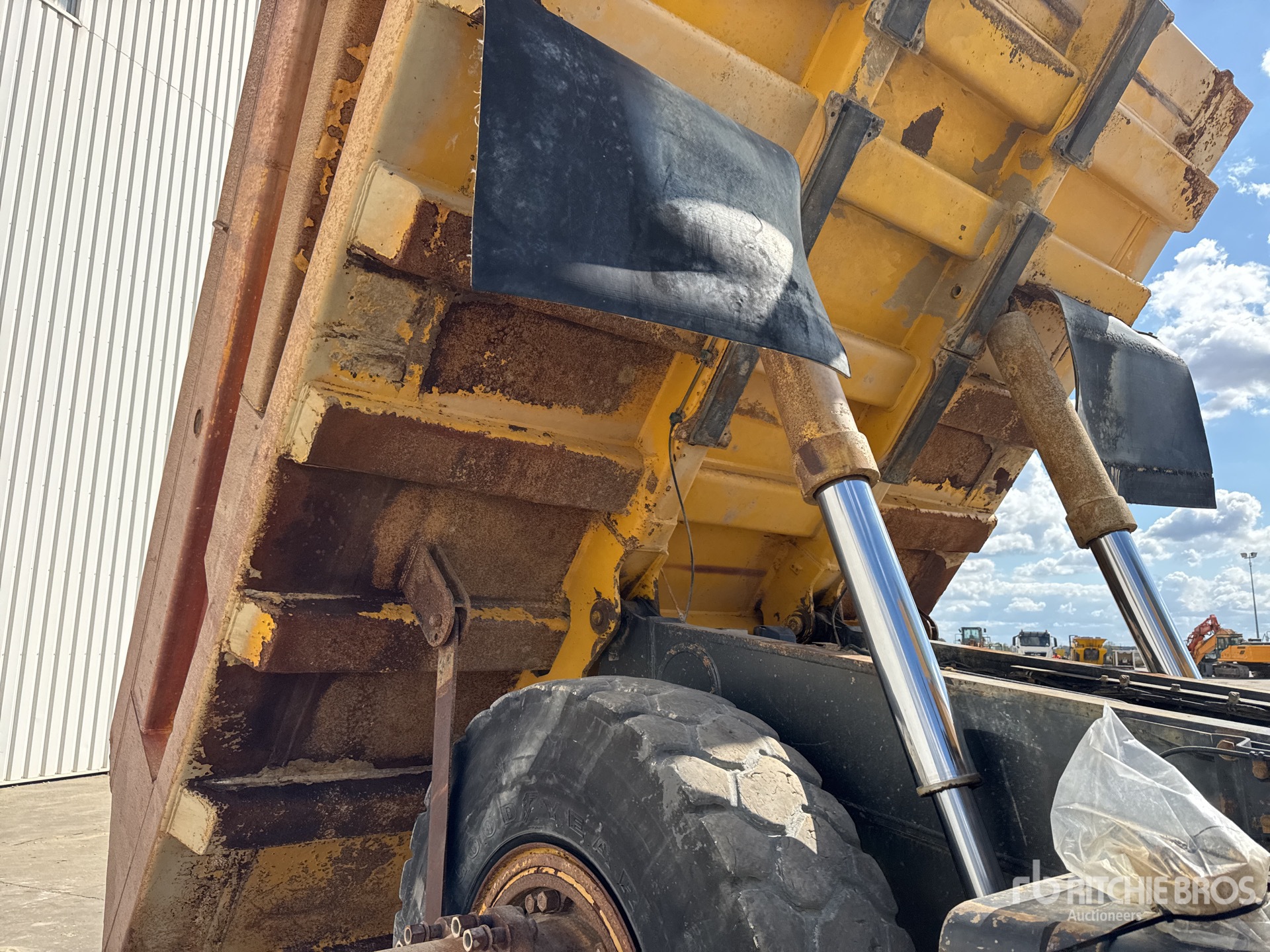 2007 Komatsu HD405-7