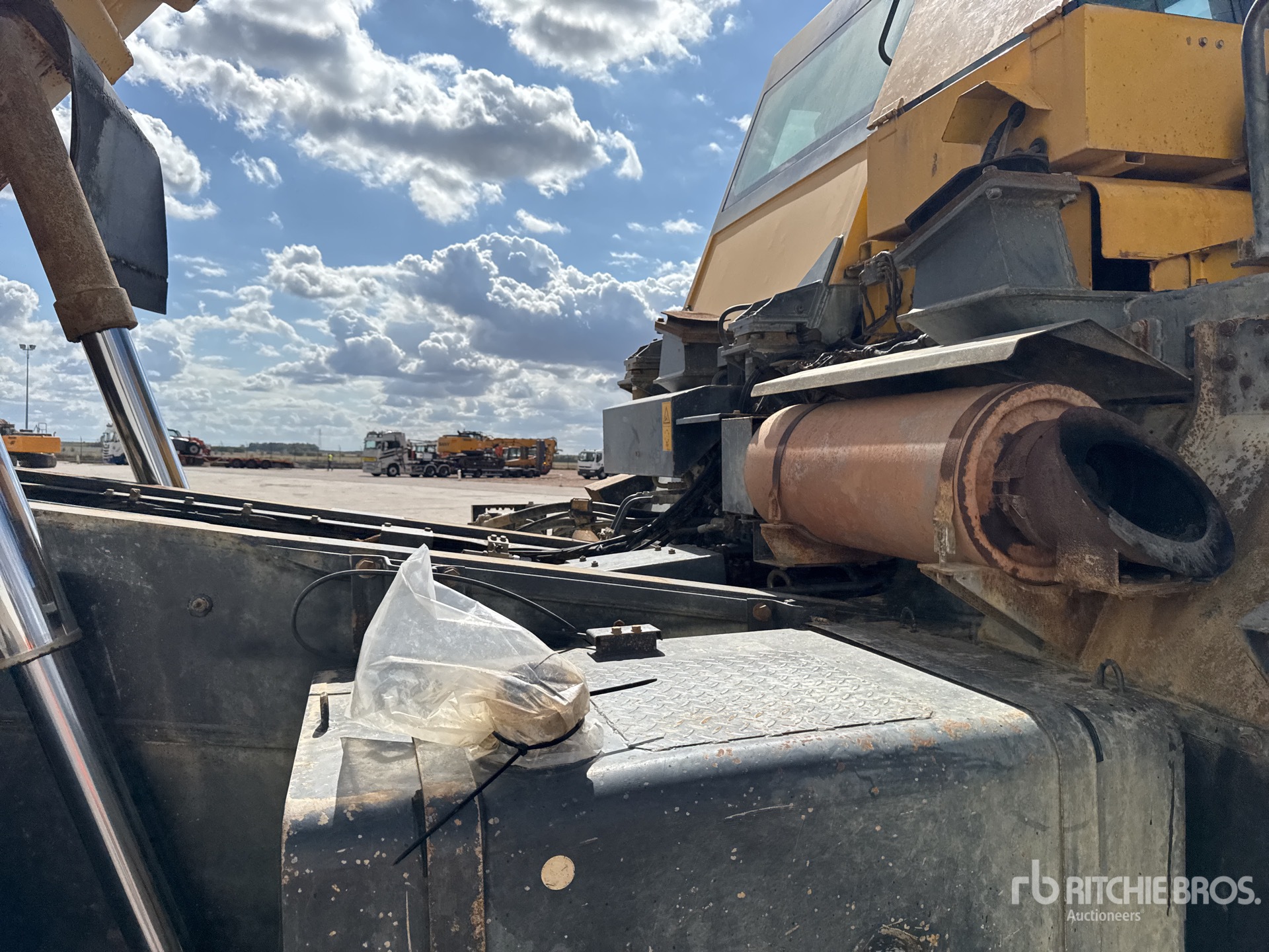 2007 Komatsu HD405-7