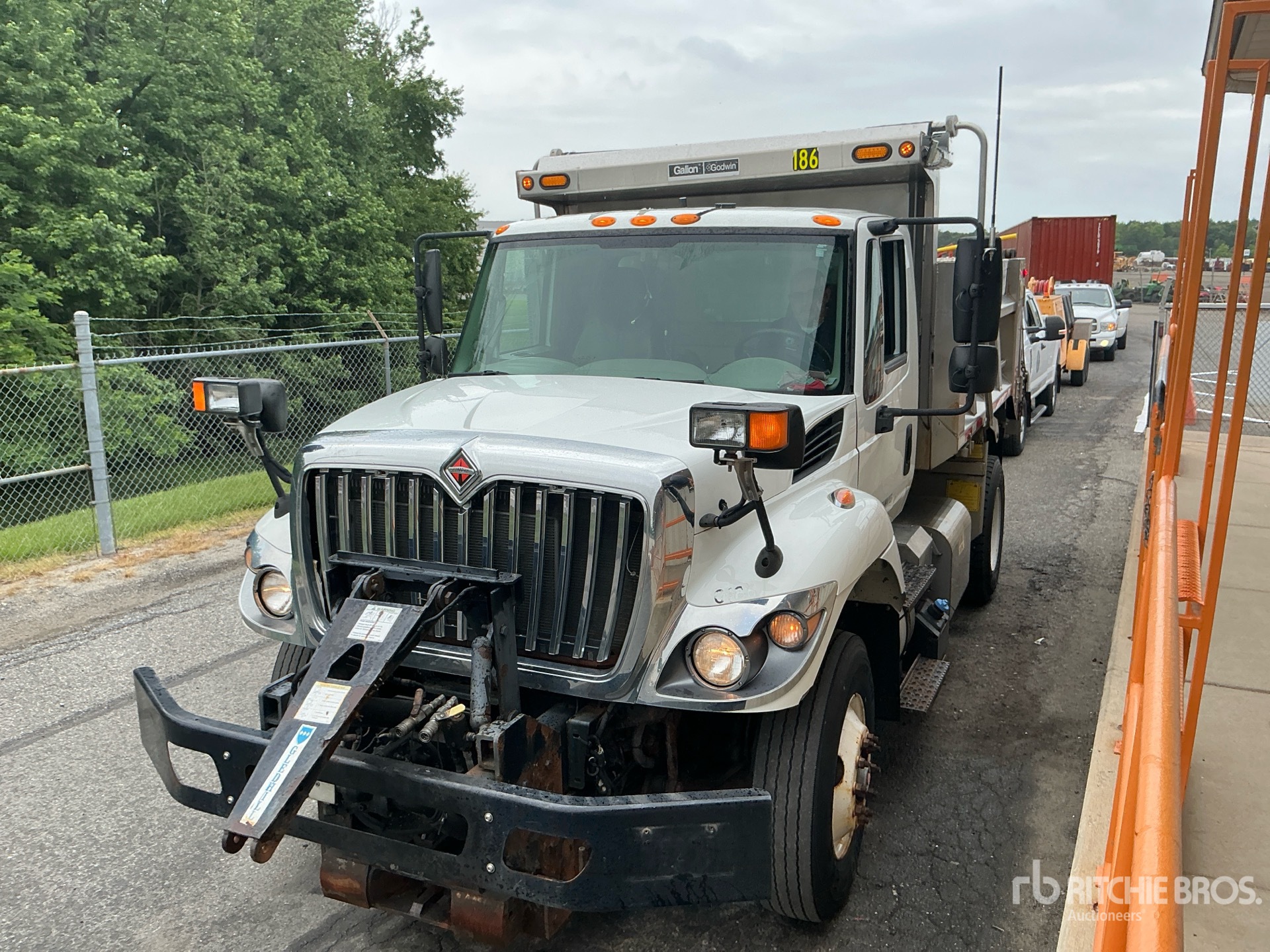Photo of a 2016 International 7400