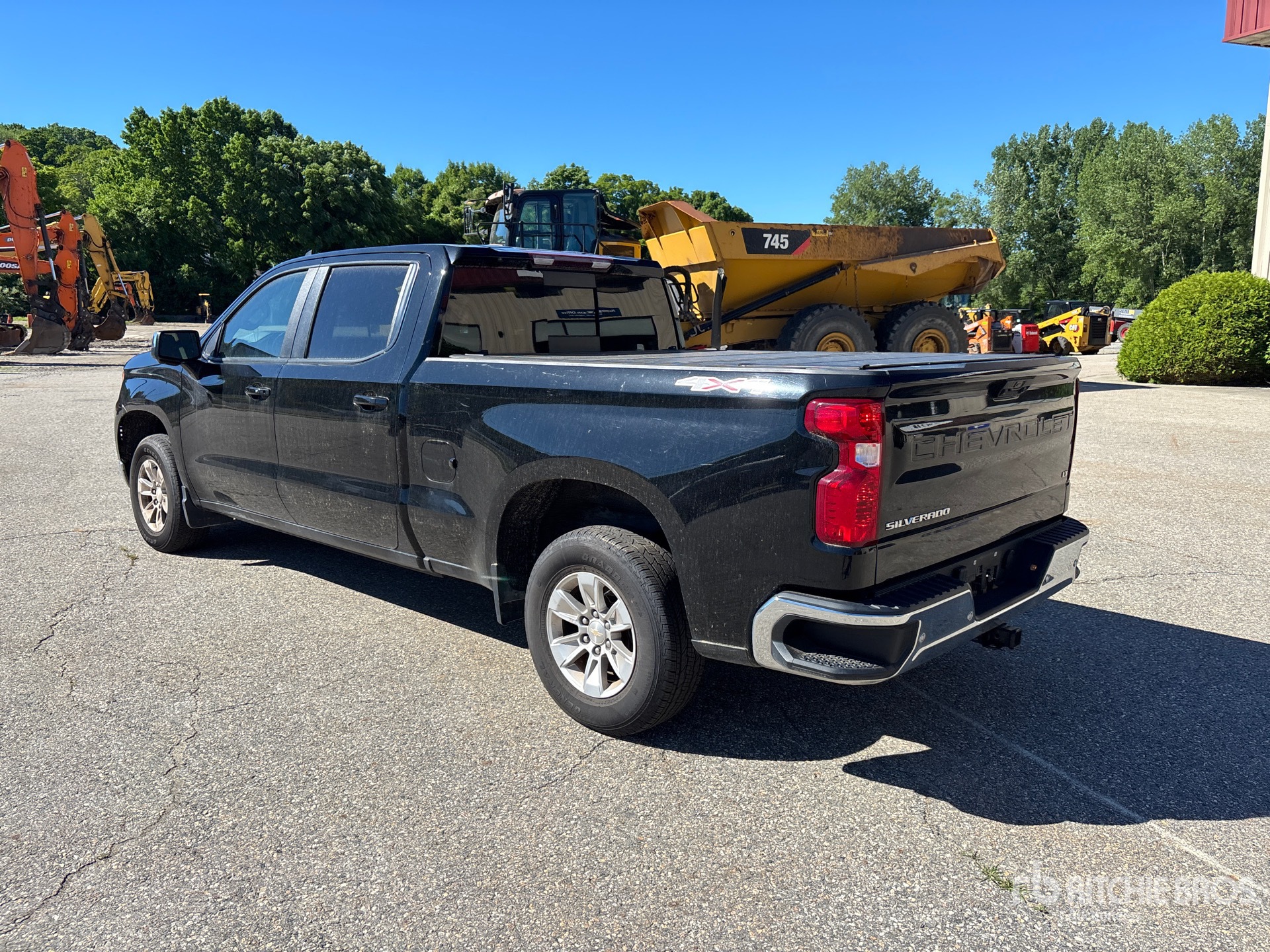 General Appearance with Picture, Left Rear Corner