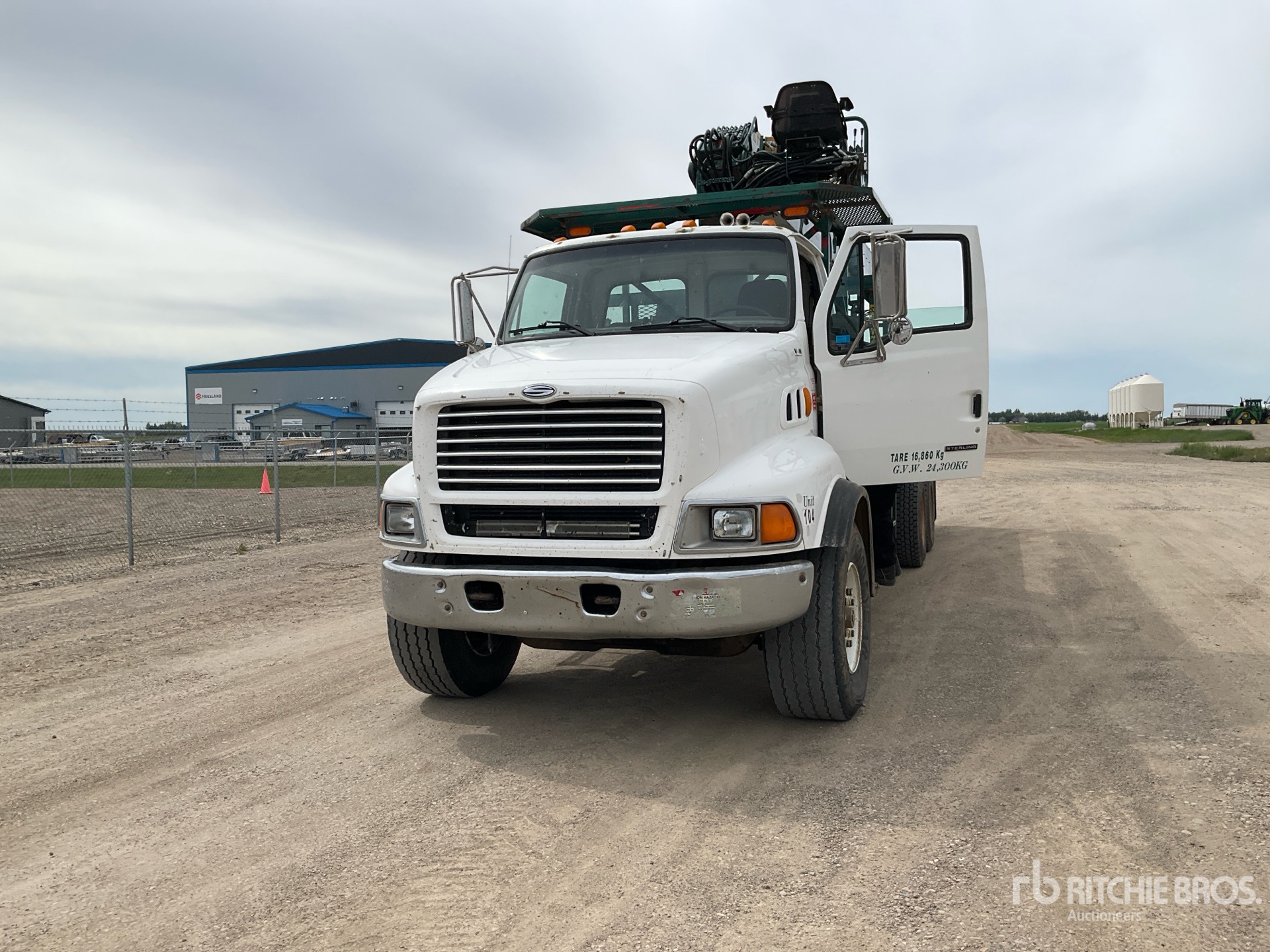 Photo of a 2000 Sterling Fassi f300se24 on 6x4