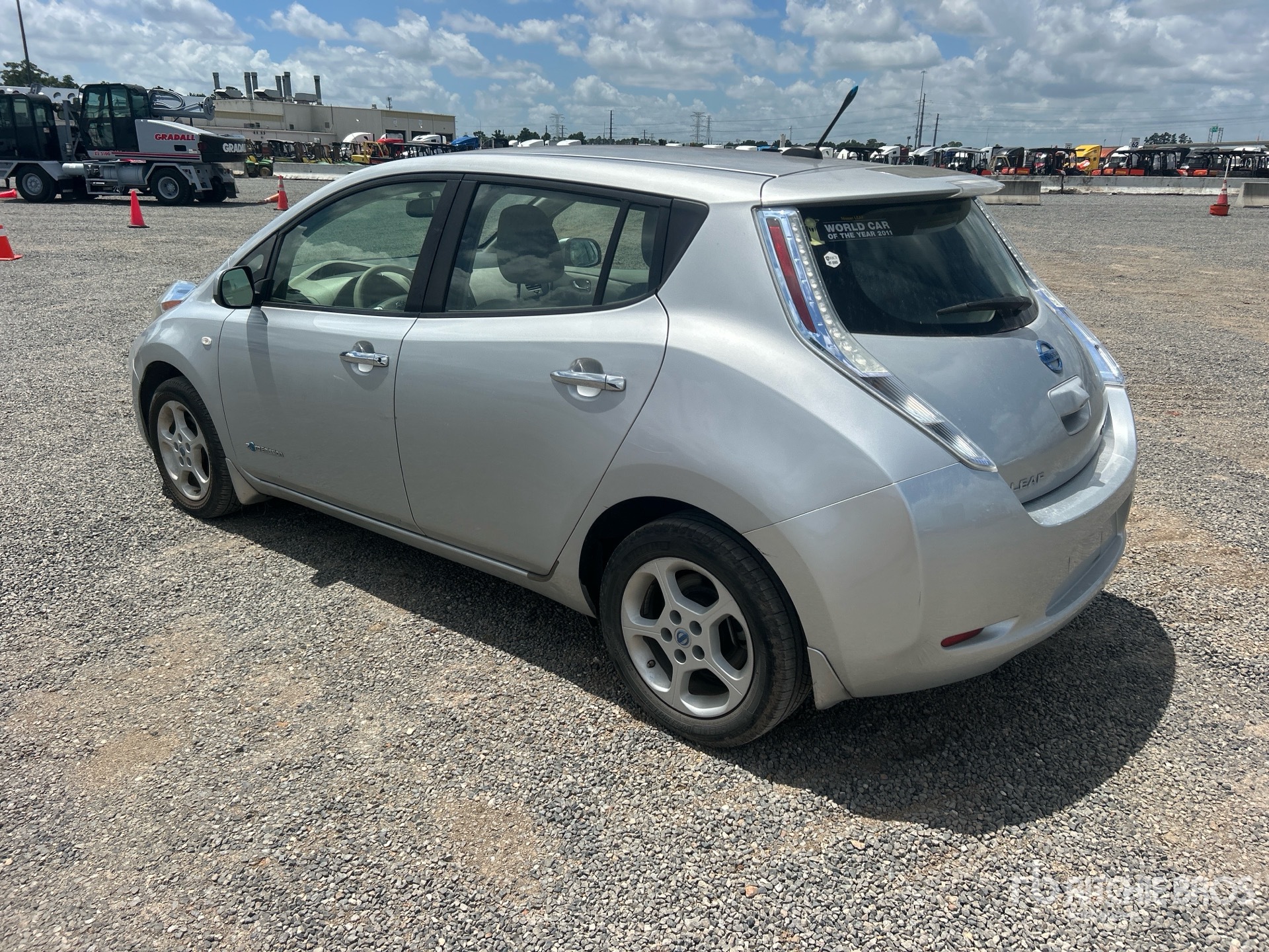 General Appearance with Picture, Left Rear Corner