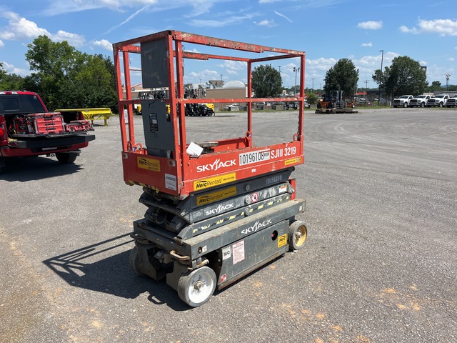 2016 Skyjack 3219 Electric Scissor Lift