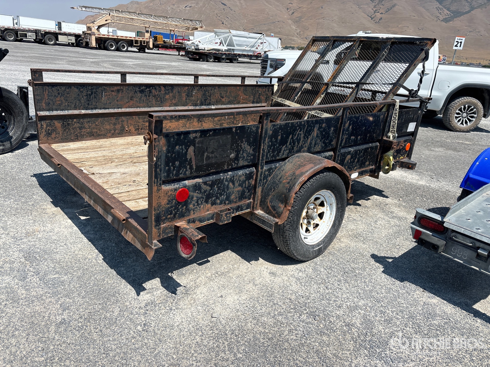 General Appearance with Picture, Right Rear Corner
