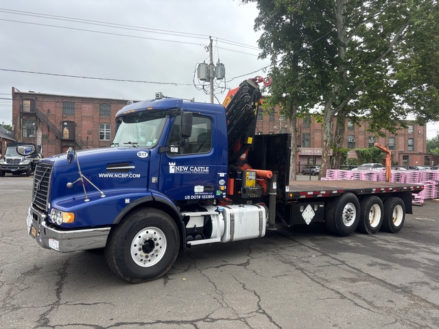 2013 Palfinger PK33002-EH 19400 lb Knuckle Boom on 2014 Volvo VHD 8x4 Boom Truck
