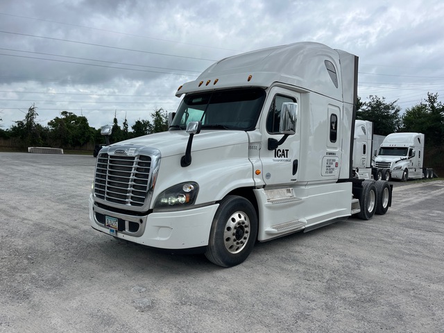 2016 Freightliner Cascadia 125 6x4 T/A Sleeper Truck Tractor