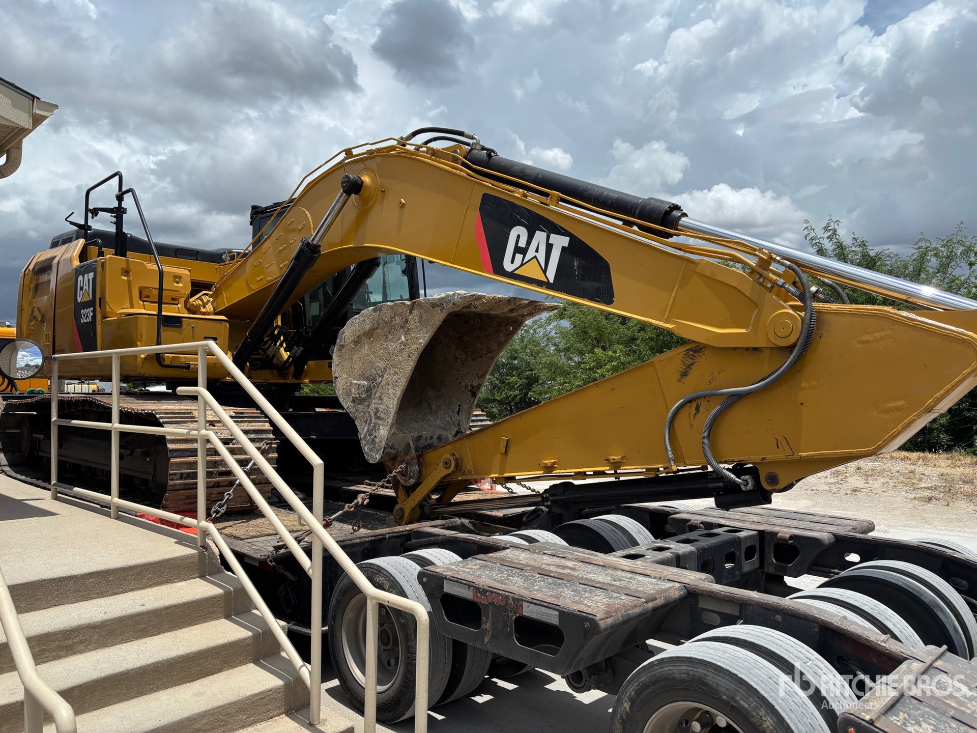 Photo of a 2016 Caterpillar 323F L