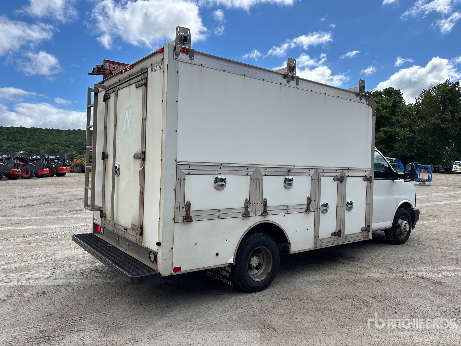 General Appearance with Picture, Right Rear Corner
