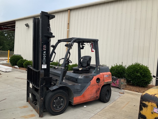 2014 Toyota 8FD35U Forklift (Inoperable)
