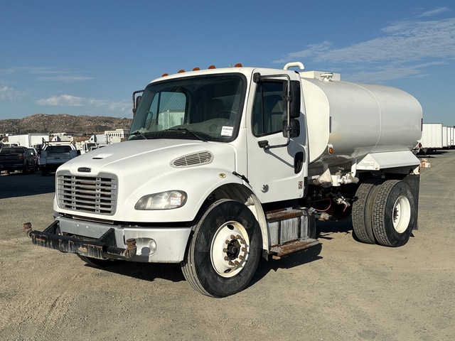 2017 Freightliner M2 106 2000 L 4x2 Water Truck 2017 Freightliner M2 106 2000 L 4x2 Water Truck
