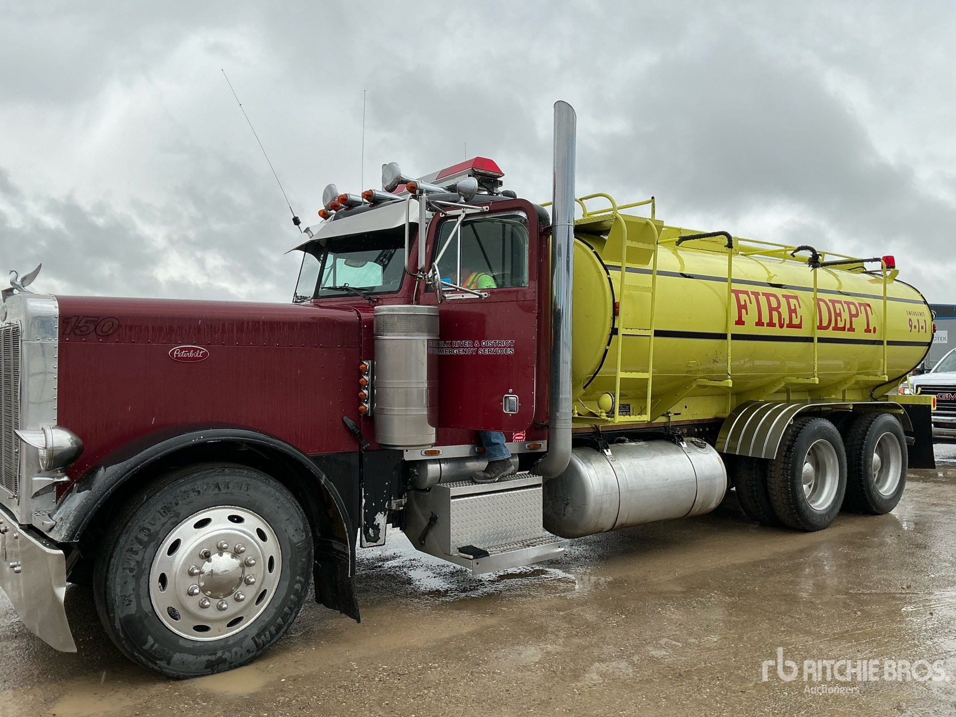 Photo of a 1992 Peterbilt 379