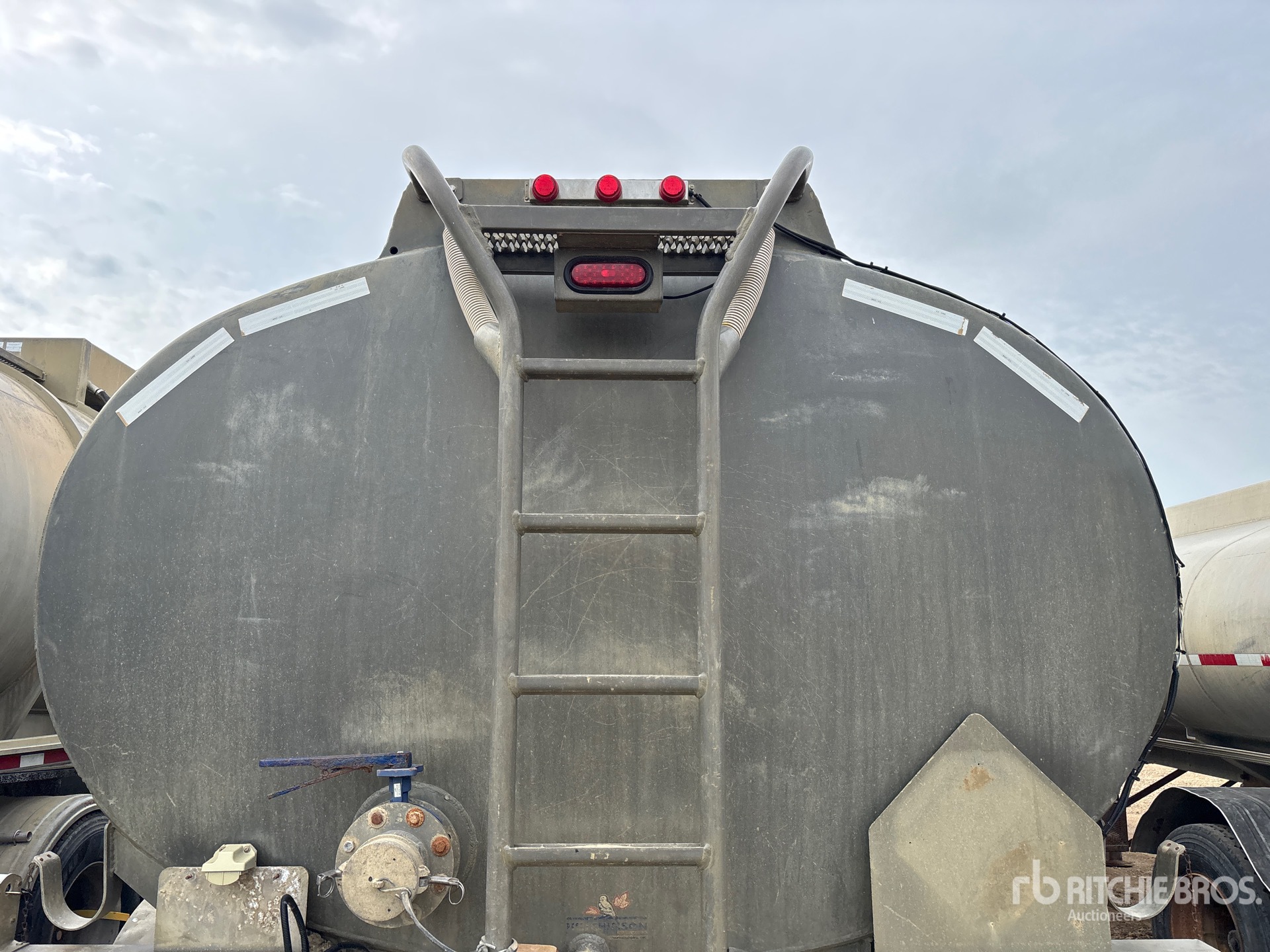 2008 Hutchinson 38000 L Tri/A