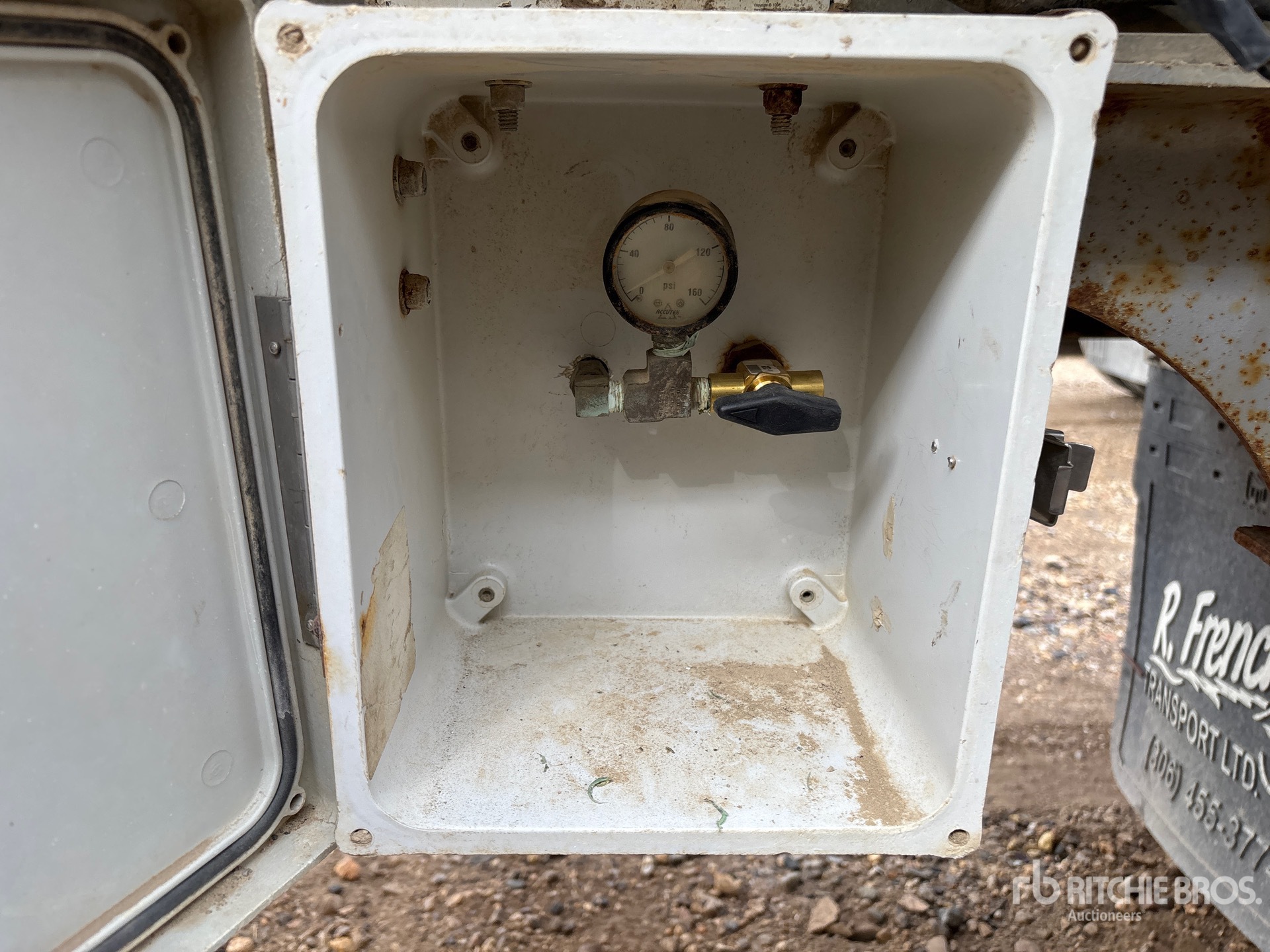 2008 Hutchinson 38000 L Tri/A
