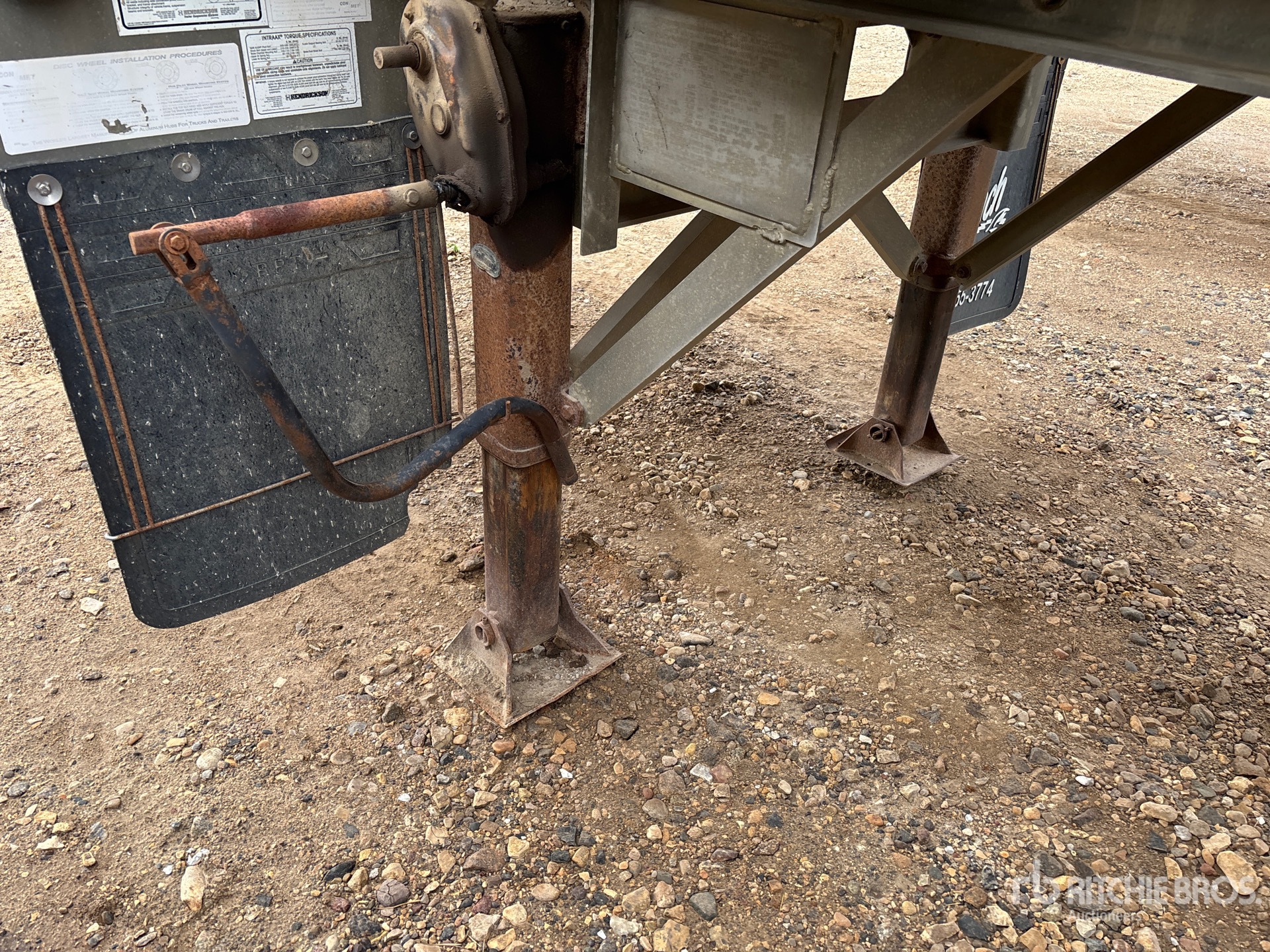 2008 Hutchinson 38000 L Tri/A