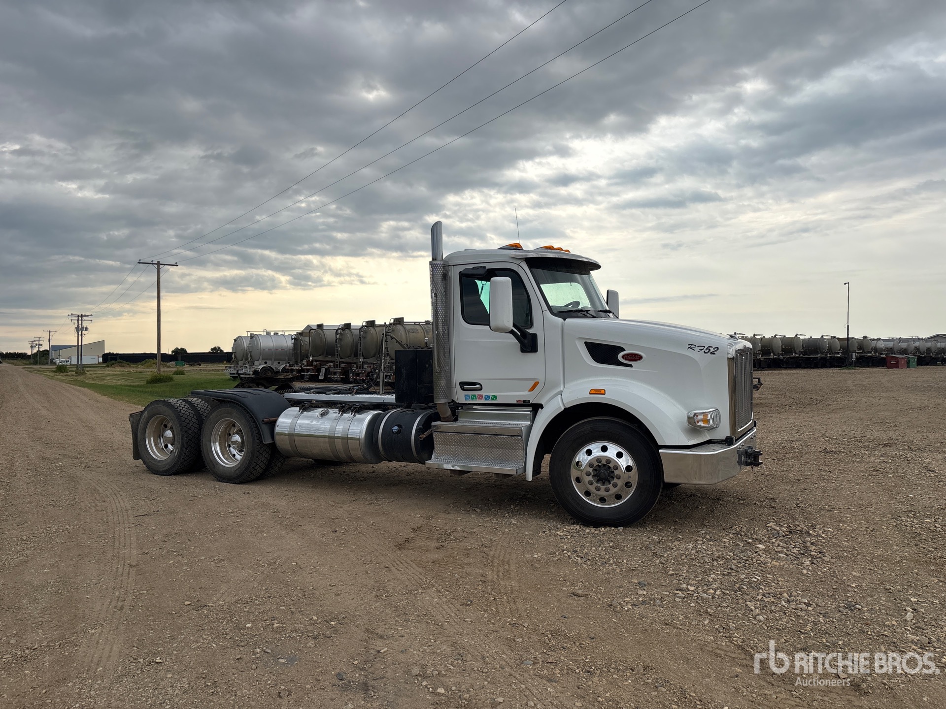 2019 Peterbilt 6x4