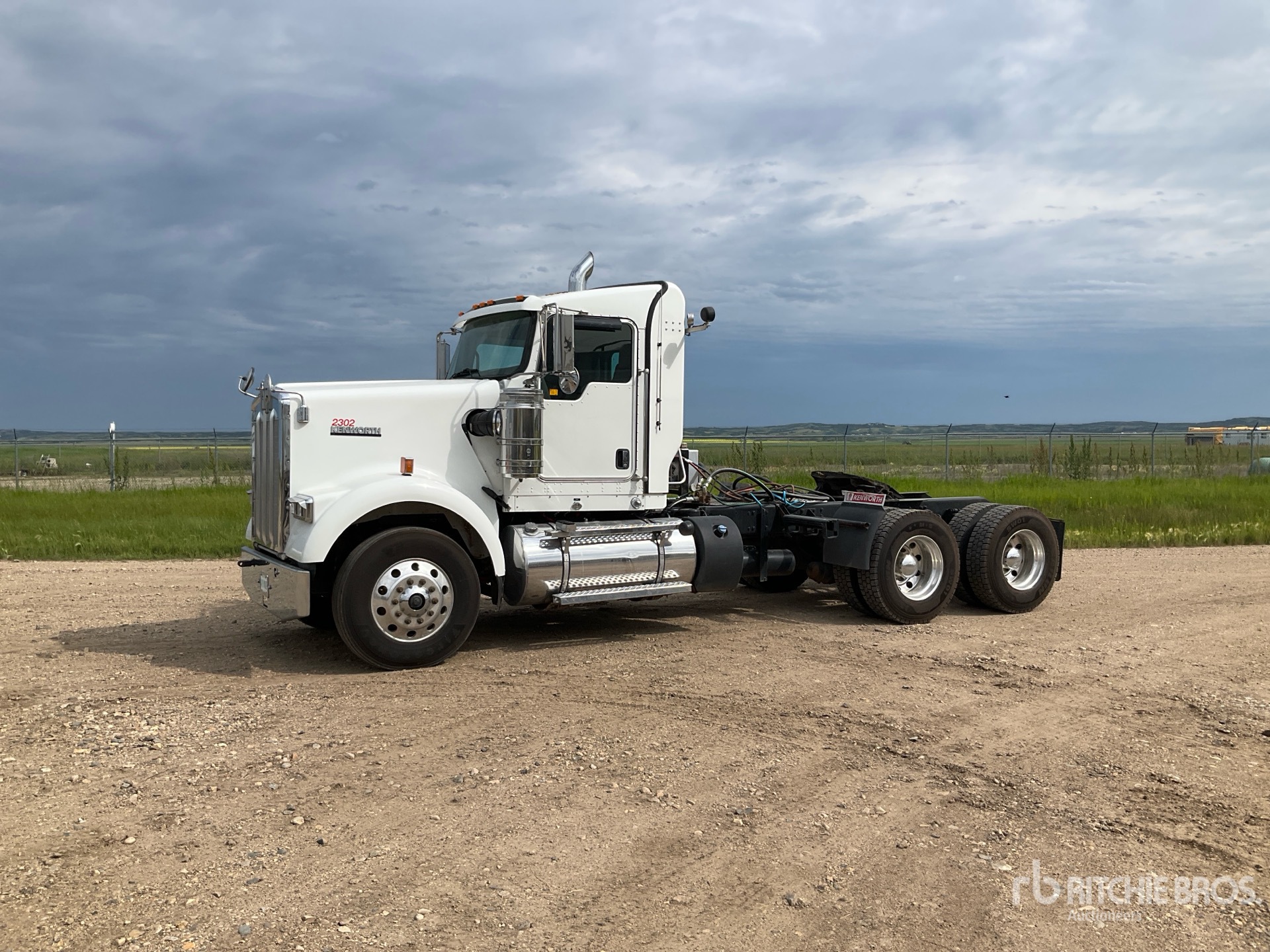 2023 Kenworth W900