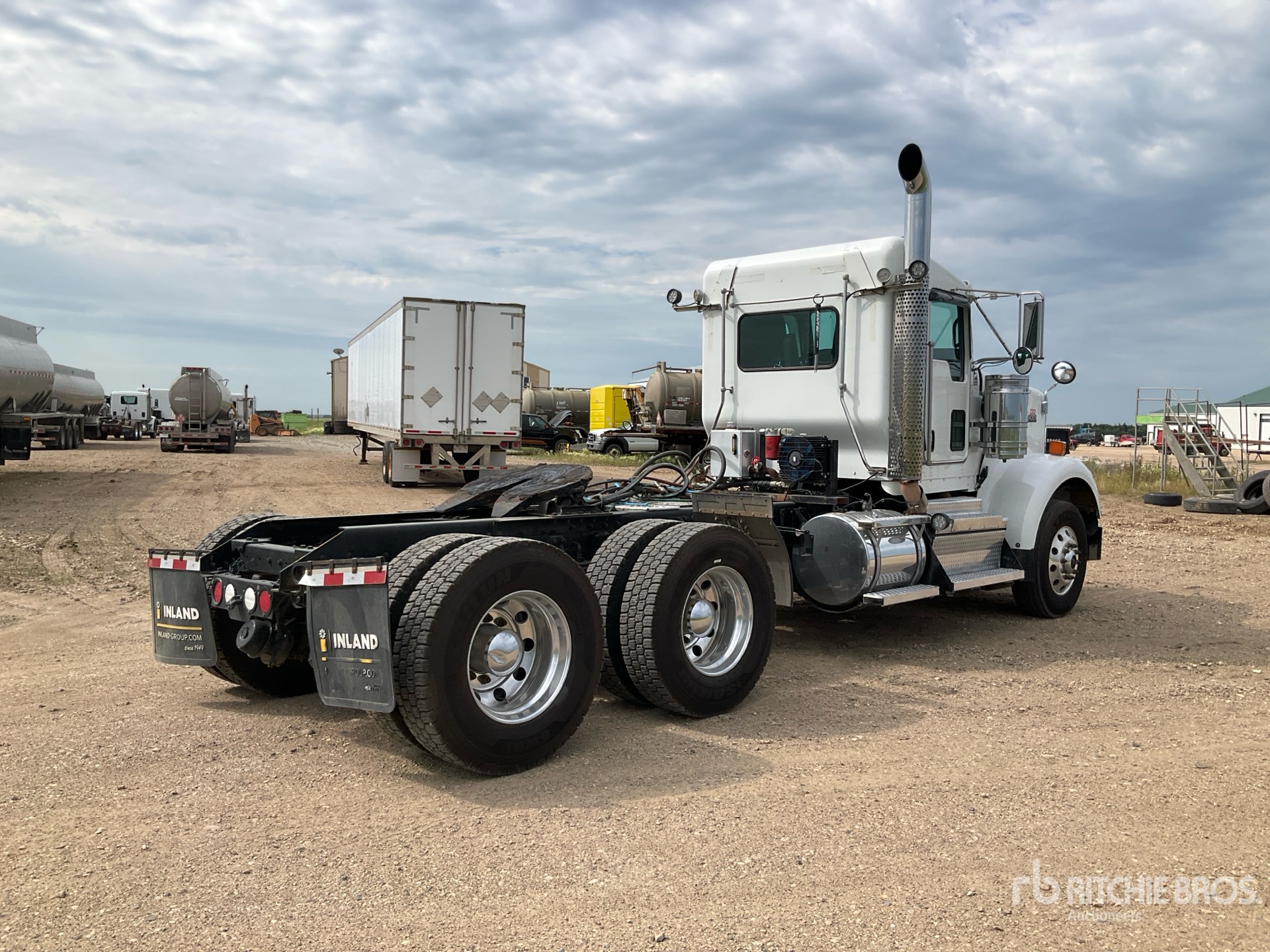 2023 Kenworth W900