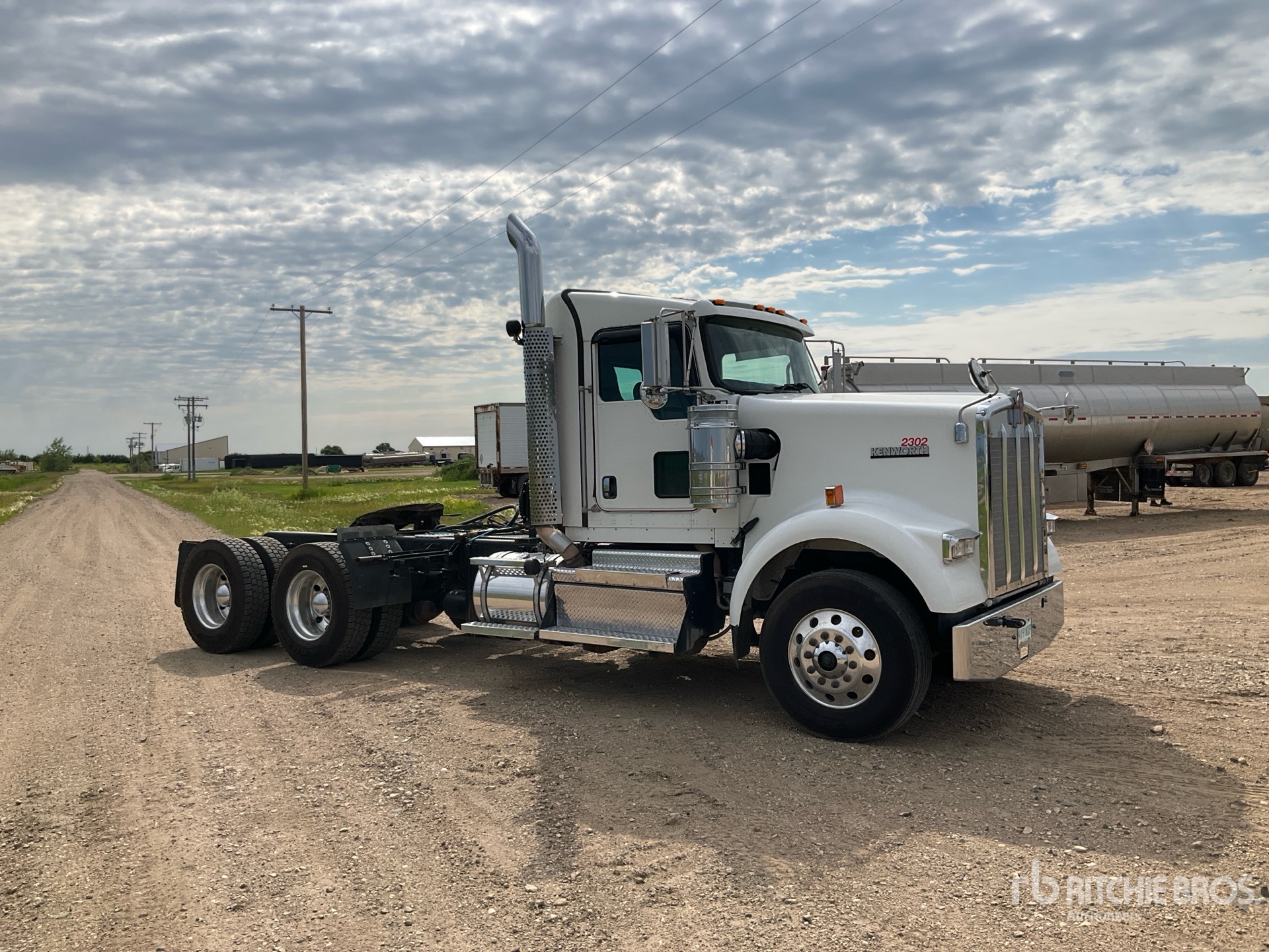 2023 Kenworth W900