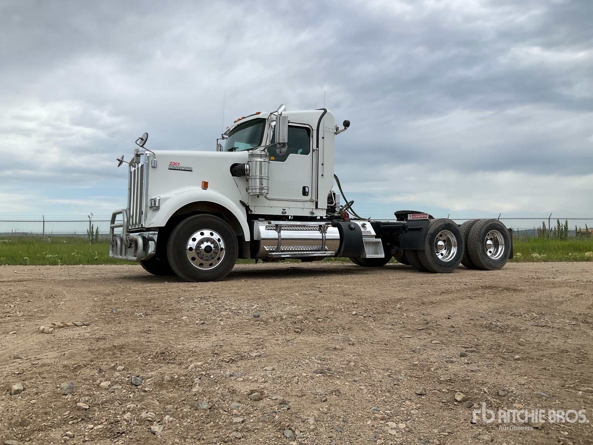 2023 Kenworth W900